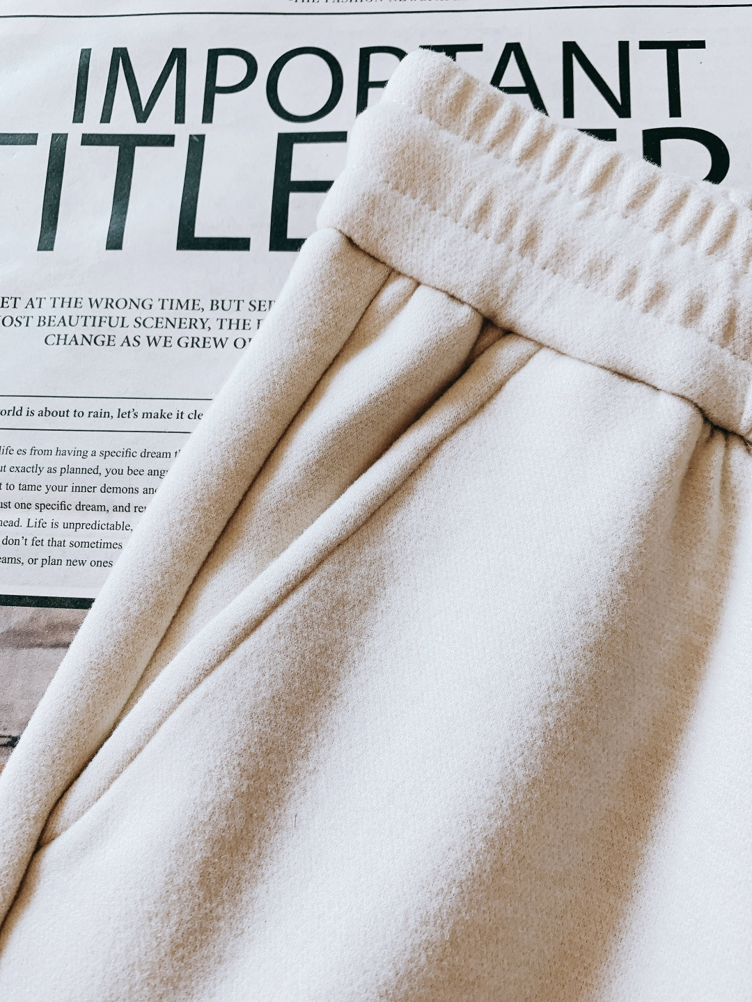 Dior Homme 迪奥·桀傲 2026SS早春新品 刺绣抽绳休闲裤时尚系列，独特设计，抽绳休闲长裤 