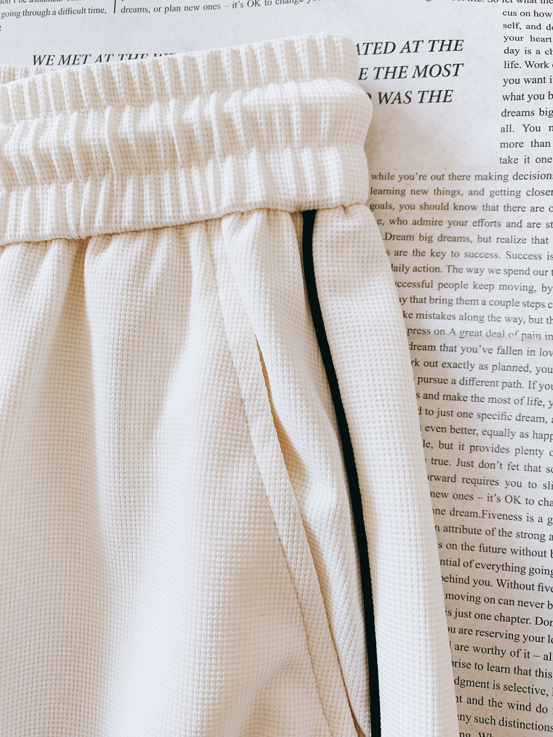 Dior Homme 迪奥·桀傲 2026SS早春新品 抽绳休闲裤时尚系列，独特设计，抽绳休闲长裤 订纱