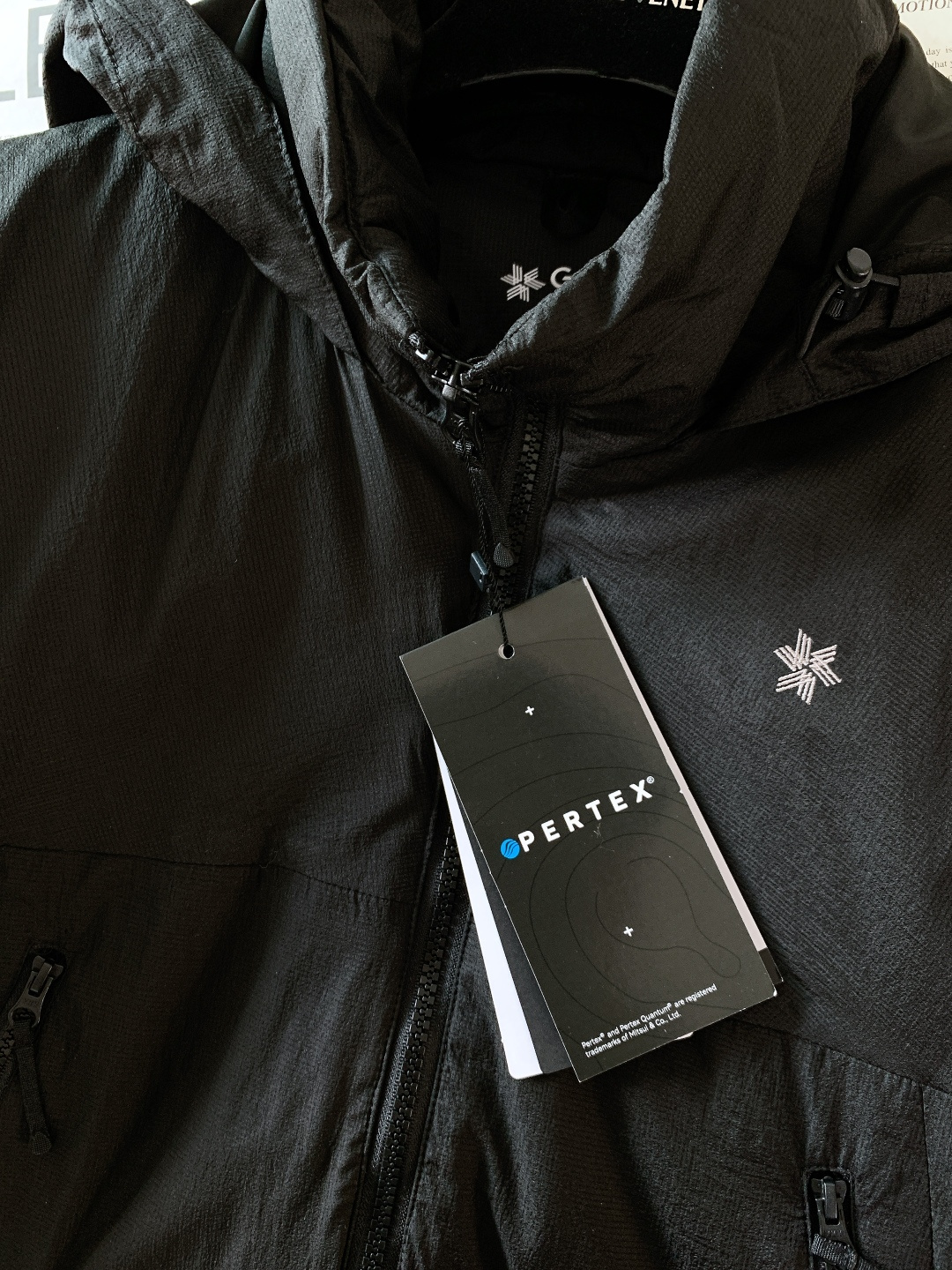 Glodwin GORE-TEX WINDSTOPPER Puffy Tac Jacket极简主义设计和