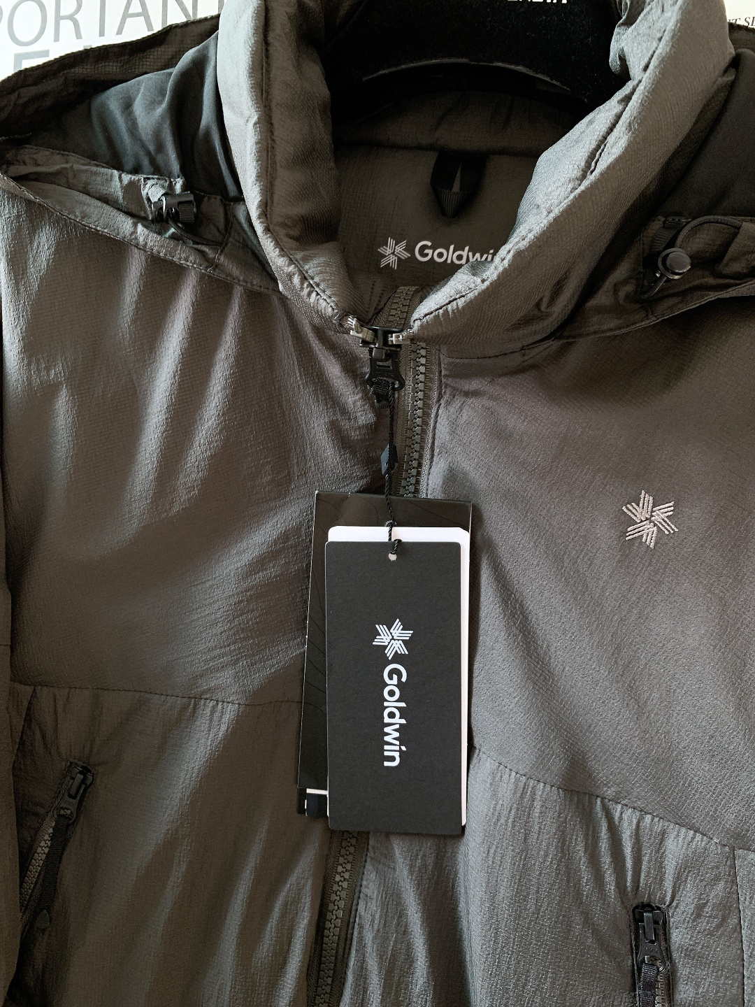 Glodwin GORE-TEX WINDSTOPPER Puffy Tac Jacket极简主义设计和