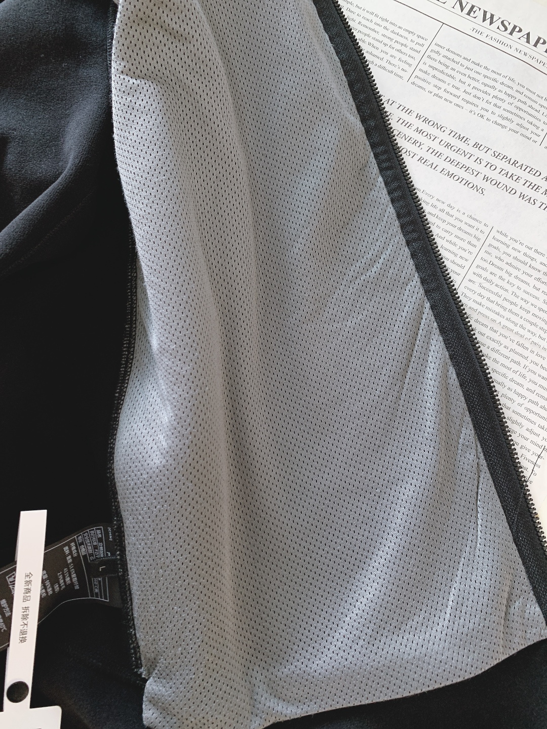 ARCTERYX 始祖鸟 新款立领拉链夹克冬季“轻暖黑科技”夹克：保暖不臃肿，质感藏在细节里，「科技面料