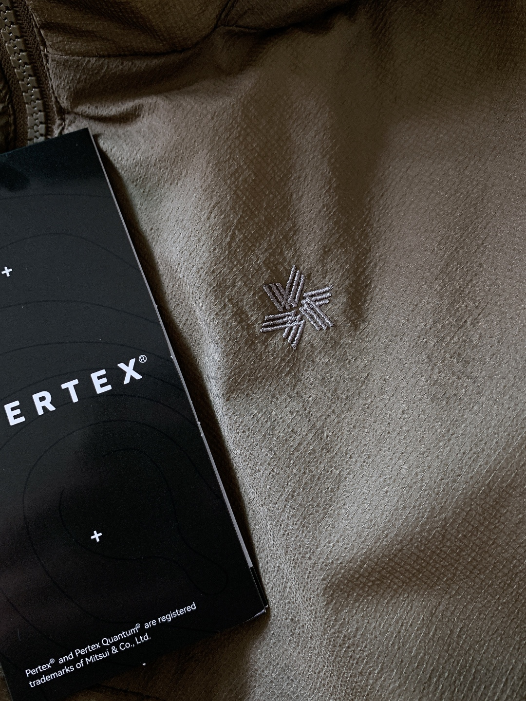 Glodwin GORE-TEX WINDSTOPPER Puffy Tac Jacket极简主义设计和