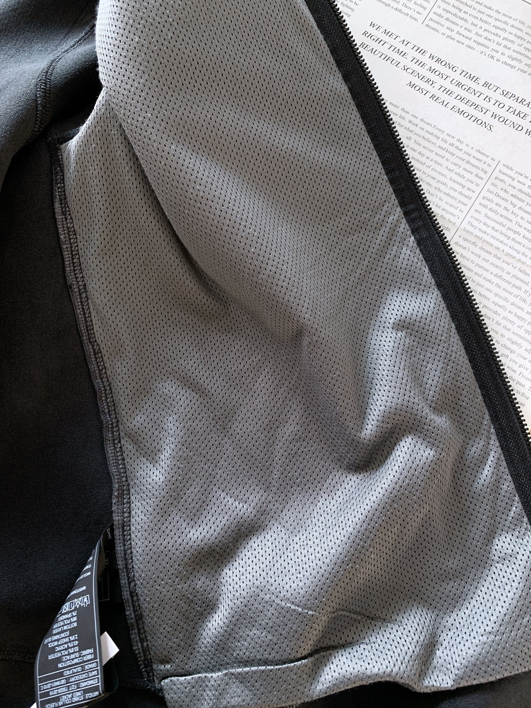 ARCTERYX 始祖鸟 新款立领拉链夹克冬季“轻暖黑科技”夹克：保暖不臃肿，质感藏在细节里，「科技面料