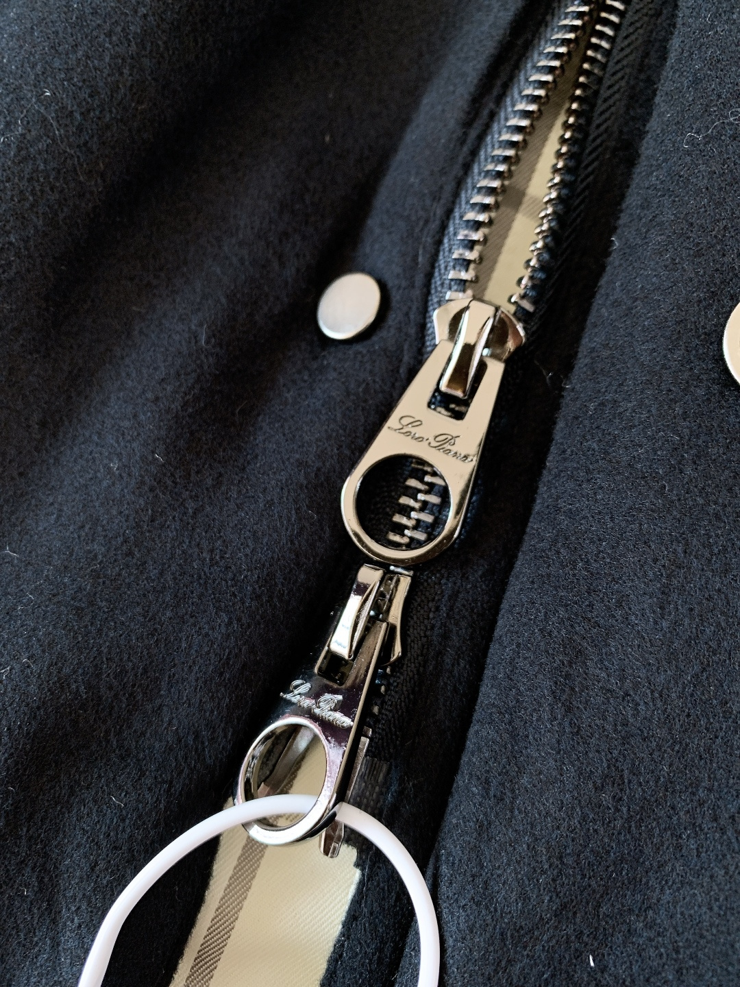 LoroPiana L.P SS早春新品新款羊绒长款夹克，高端质感藏不住的绅士格调作为秋冬衣橱的重磅单品