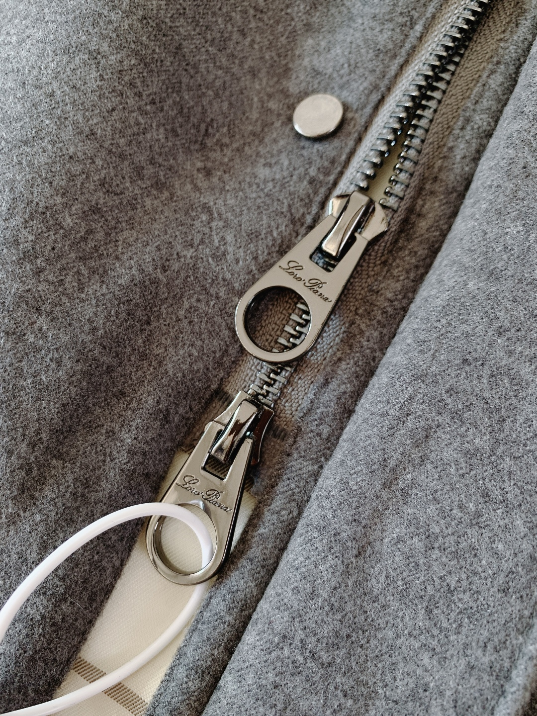 LoroPiana L.P SS早春新品新款羊绒长款夹克，高端质感藏不住的绅士格调作为秋冬衣橱的重磅单品