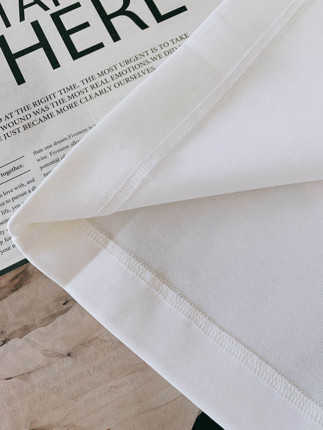 Fendi 芬迪 2026SS早春新品BoomPoP图案短袖T恤。这款短袖T恤以标志性的BoomPoP图