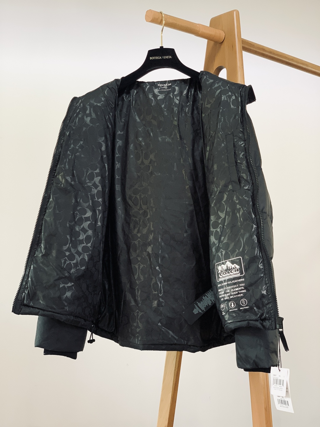 Coach 蔻驰 奥莱男士纯色羽绒夹克羽绒服休闲舒适通勤！！细节面料100% 聚酯纤维 里料100% 聚