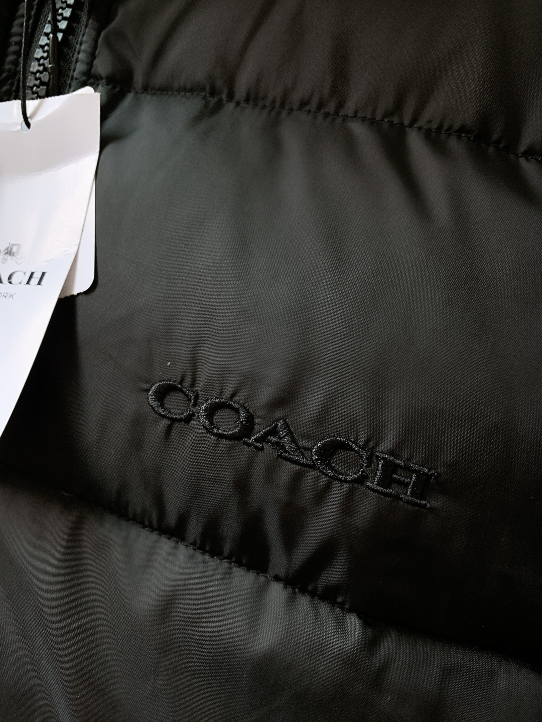 Coach 蔻驰 奥莱男士纯色羽绒夹克羽绒服休闲舒适通勤！！细节面料100% 聚酯纤维 里料100% 聚