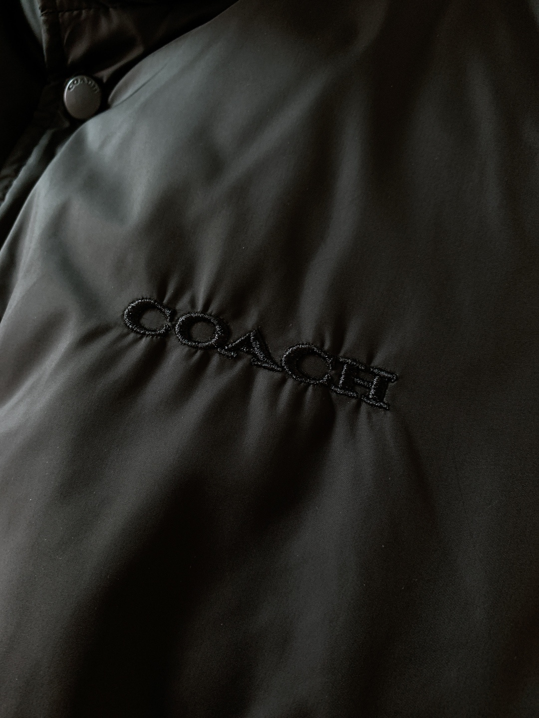 Coach 蔻驰 奥莱男士双面拼色立领羽绒背心休闲叠穿保暖！！！细节面料100% 聚酯纤维 里料100%