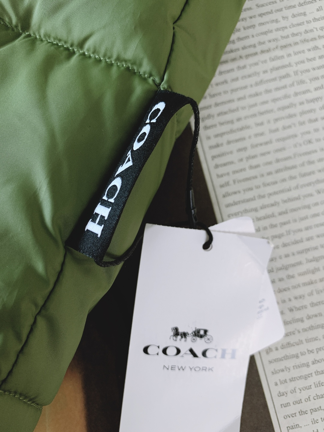 Coach 蔻驰 奥莱男士双面拼色立领羽绒背心休闲叠穿保暖！！！细节面料100% 聚酯纤维 里料100%