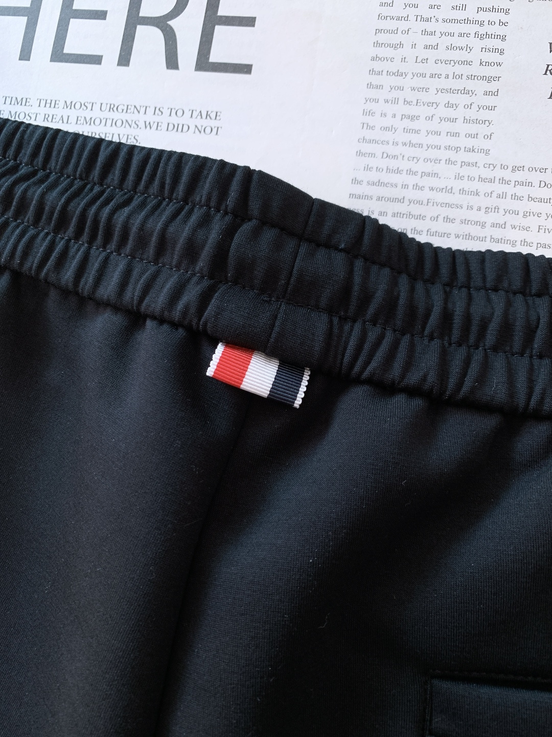 Moncler 蒙口 2026SS早春新品工装抽绳休闲裤时尚系列，独特设计，抽绳休闲长裤 订纱开始订染和