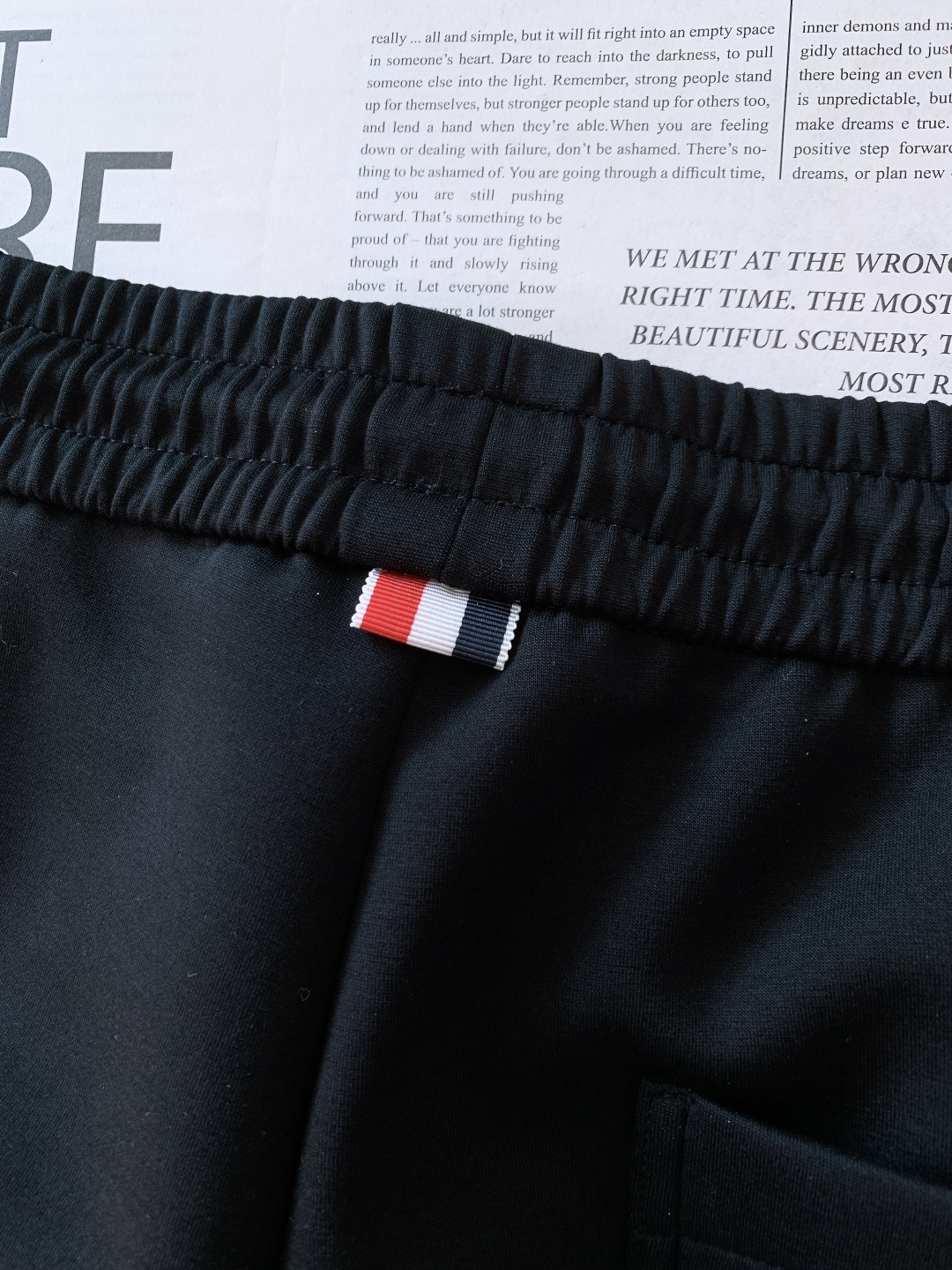 Moncler 蒙口 2026SS早春新品刺绣徽标抽绳休闲裤时尚系列，独特设计，抽绳休闲长裤 订纱开始订