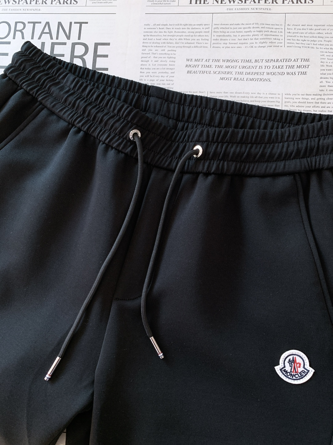 Moncler 蒙口 2026SS早春新品刺绣徽标抽绳休闲裤时尚系列，独特设计，抽绳休闲长裤 订纱开始订