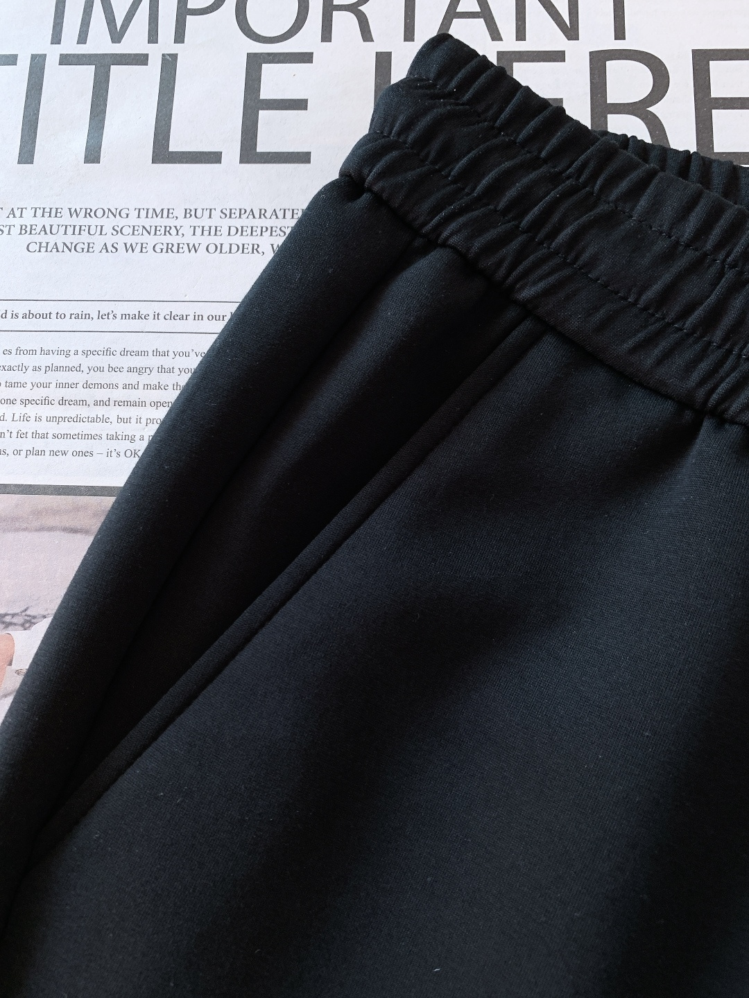 Moncler 蒙口 2026SS早春新品刺绣徽标抽绳休闲裤时尚系列，独特设计，抽绳休闲长裤 订纱开始订