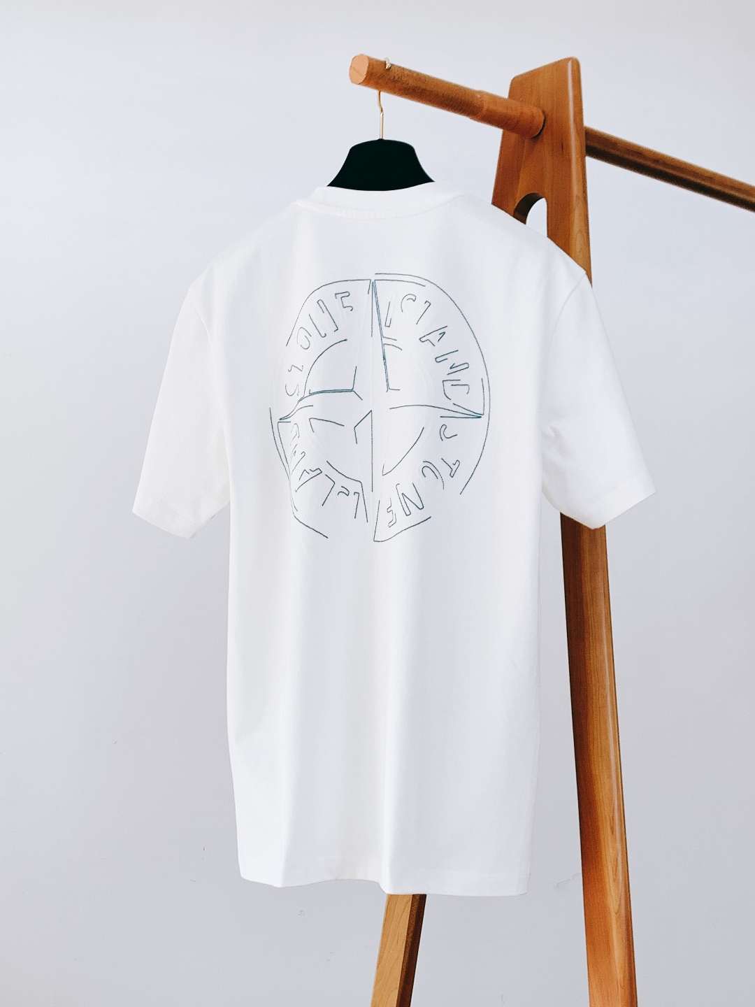 Stone Island 石头岛 2026SS早春新品 刺绣短袖T恤重磅上新！甄选定织高支精梳棉面料，触