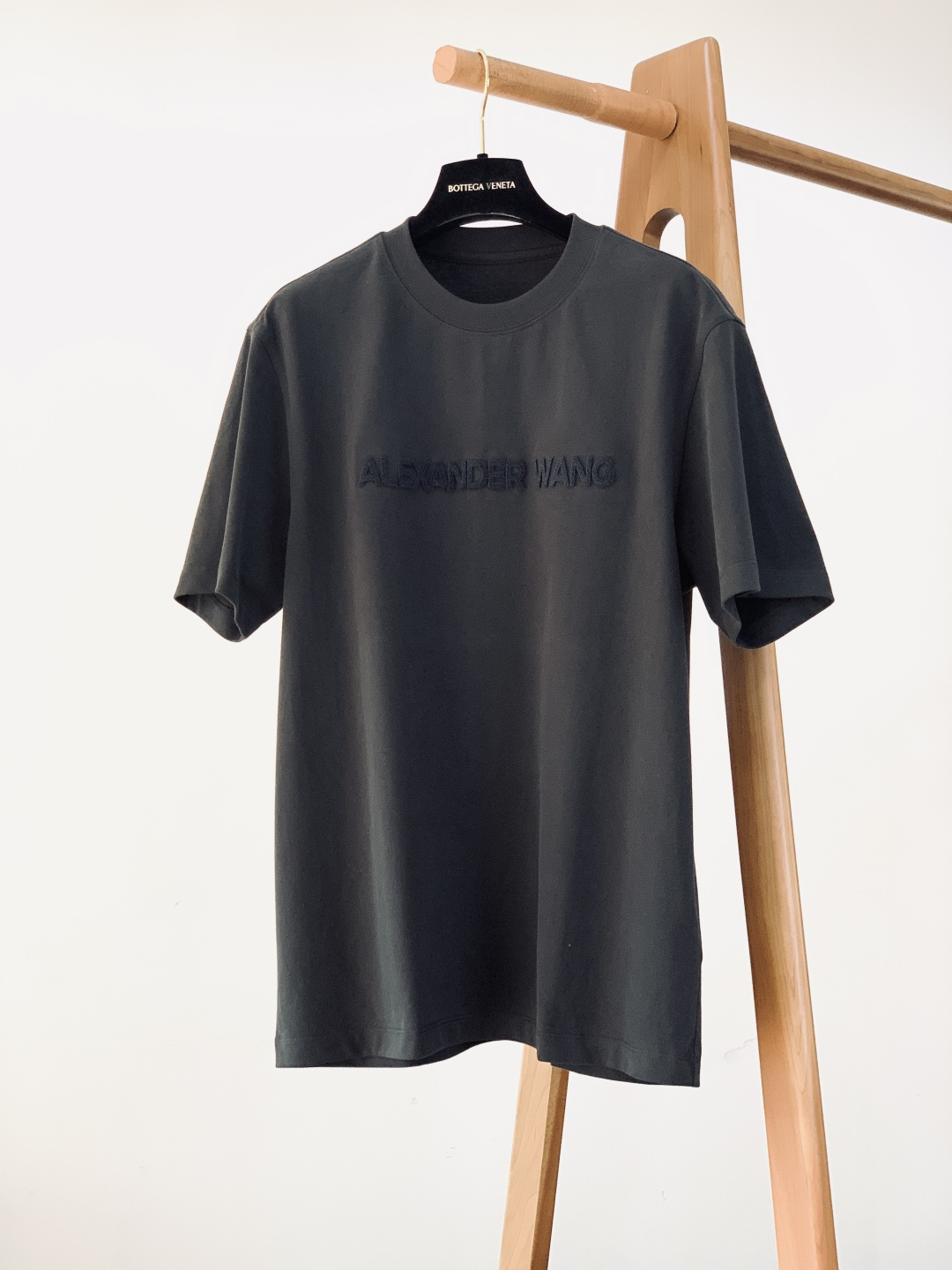 Aalxanderwang亚历山大.王 2026SS早春新品 牙刷绣短袖T恤重磅上新！甄选230g定制高