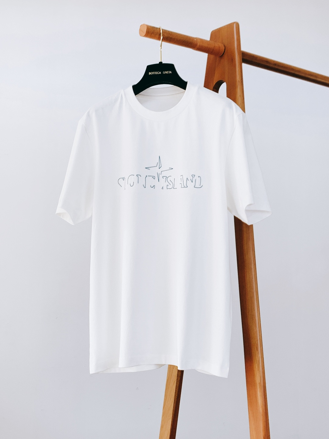 Stone Island 石头岛 2026SS早春新品 刺绣短袖T恤重磅上新！甄选定织高支精梳棉面料，触