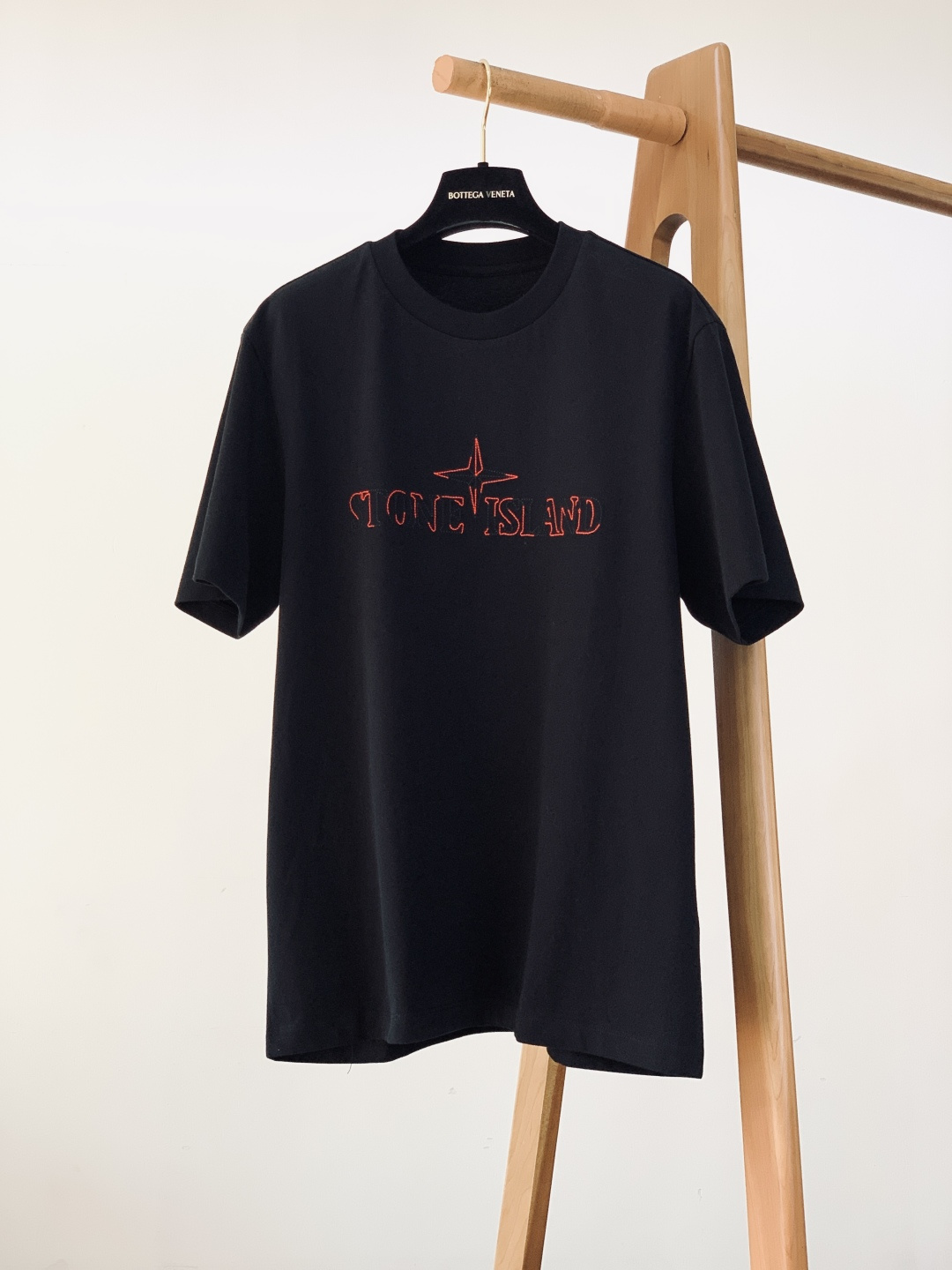 Stone Island 石头岛 2026SS早春新品 刺绣短袖T恤重磅上新！甄选定织高支精梳棉面料，触