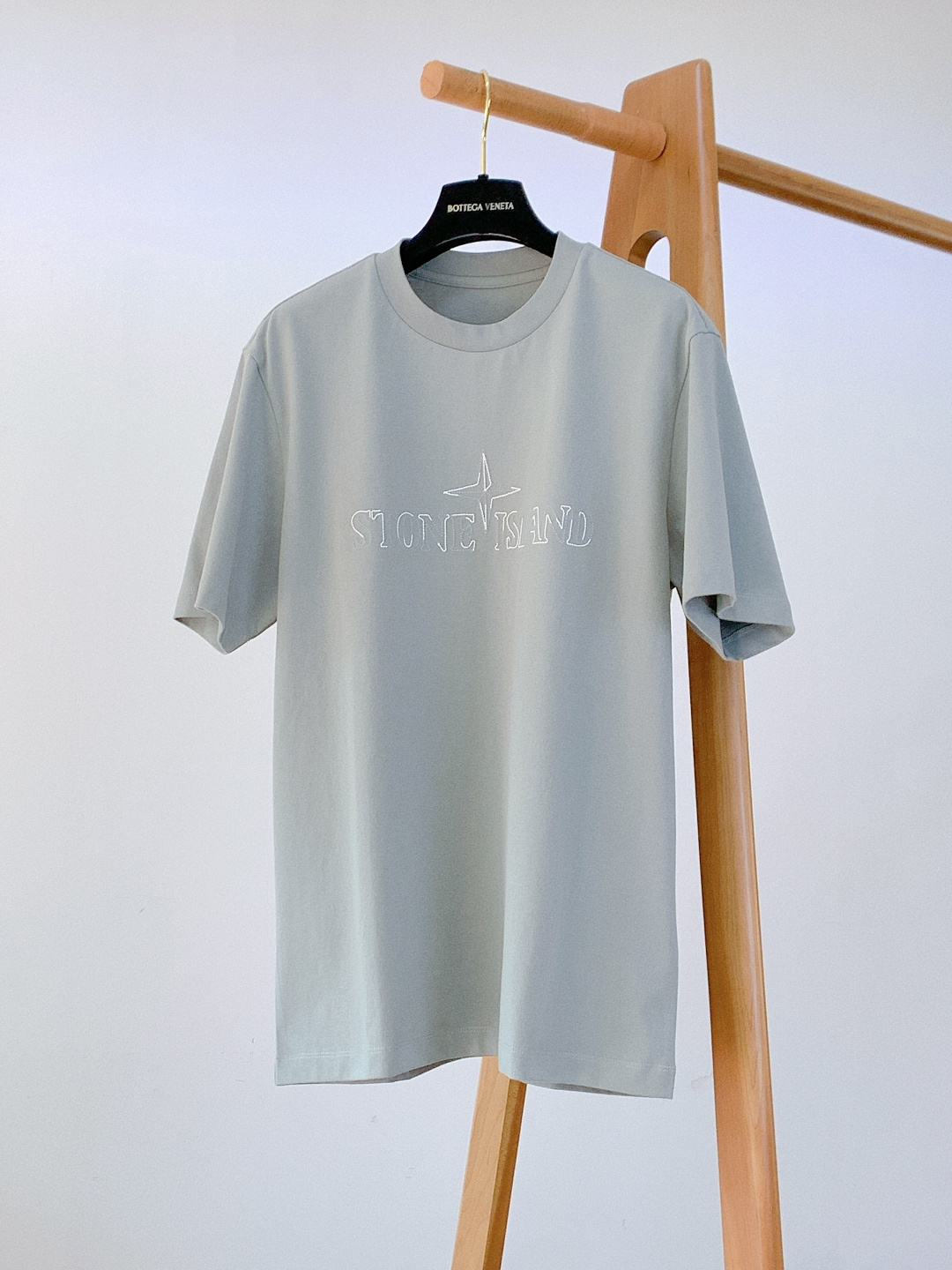 Stone Island 石头岛 2026SS早春新品 刺绣短袖T恤重磅上新！甄选定织高支精梳棉面料，触