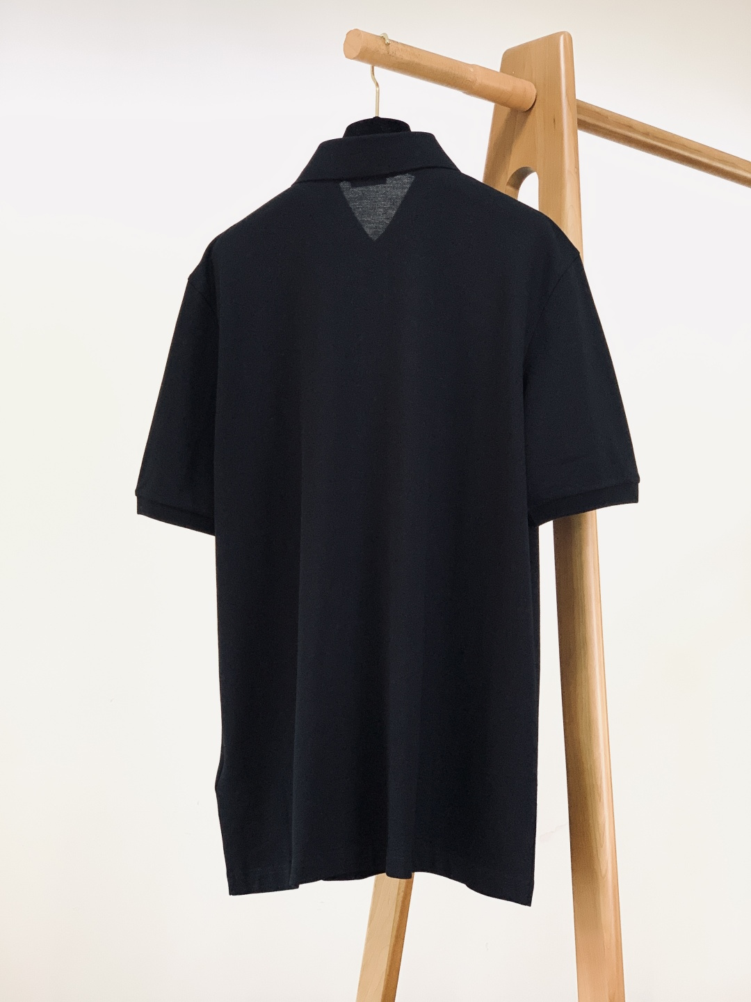 Dior Homme 迪奥·桀傲 2026SS早春新品 四叶草刺绣珠地棉Polo衫。采用进口高支精梳珠地