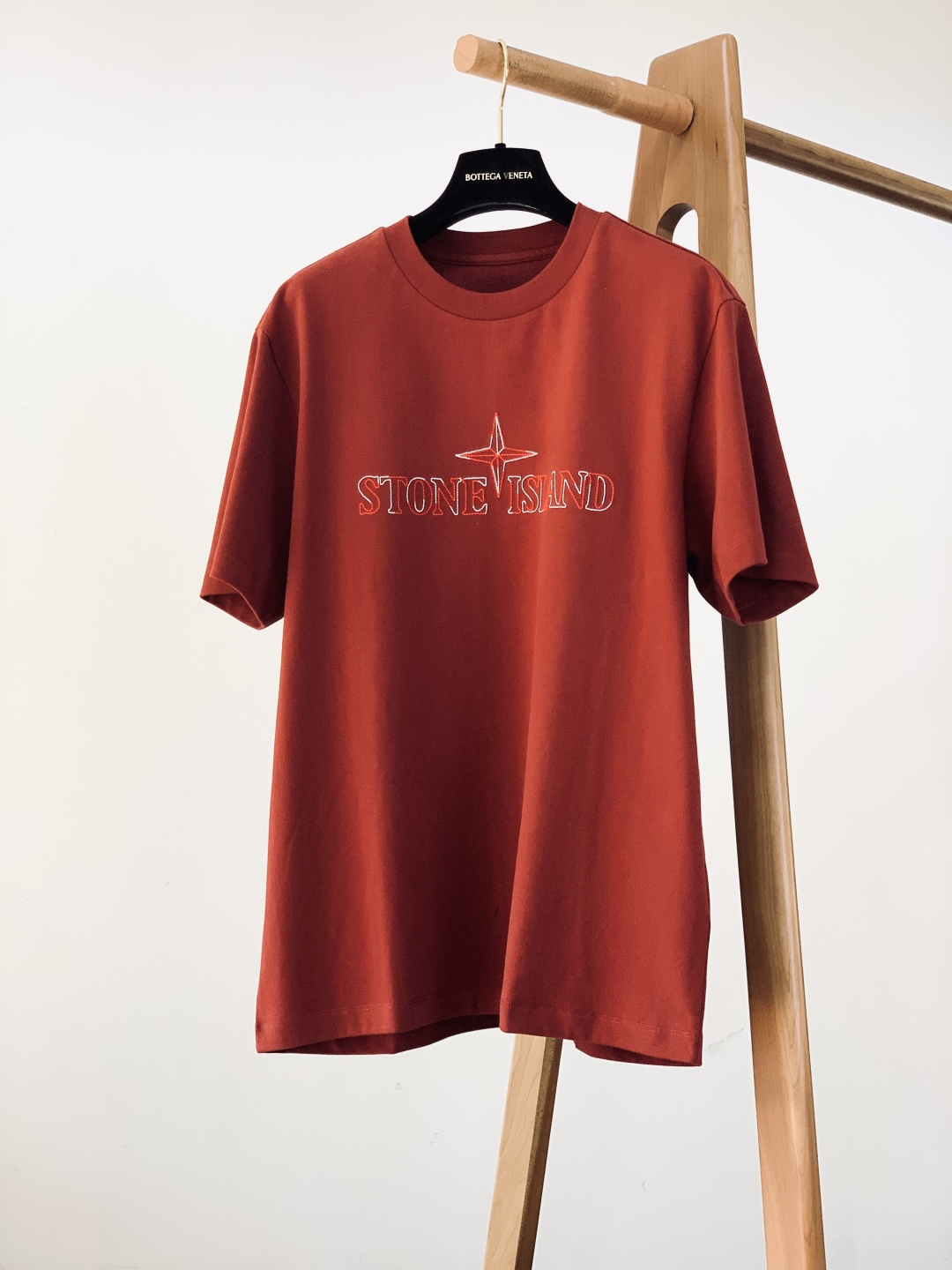 Stone Island 石头岛 2026SS早春新品 刺绣短袖T恤重磅上新！甄选定织高支精梳棉面料，触