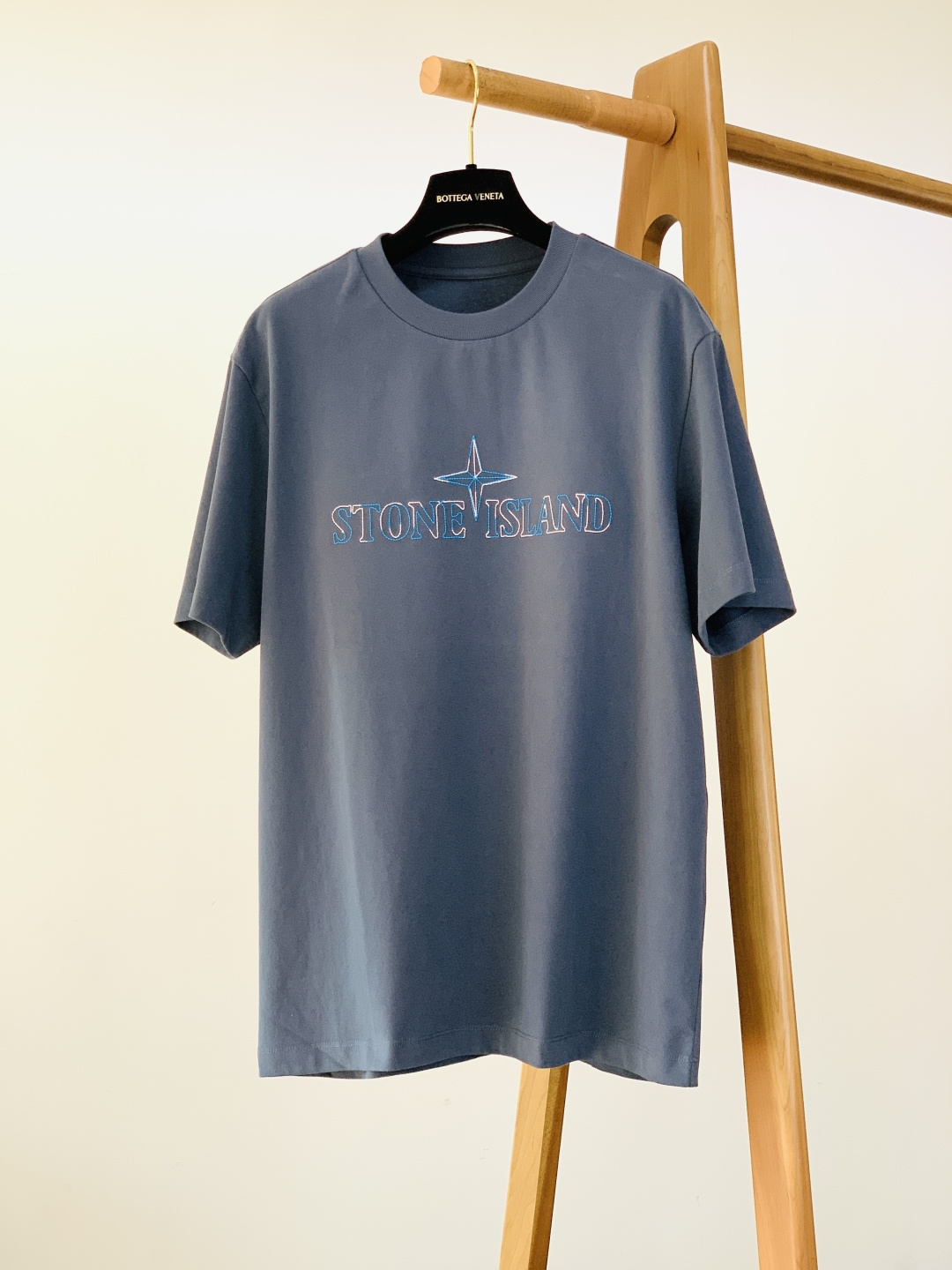 Stone Island 石头岛 2026SS早春新品 刺绣短袖T恤重磅上新！甄选定织高支精梳棉面料，触