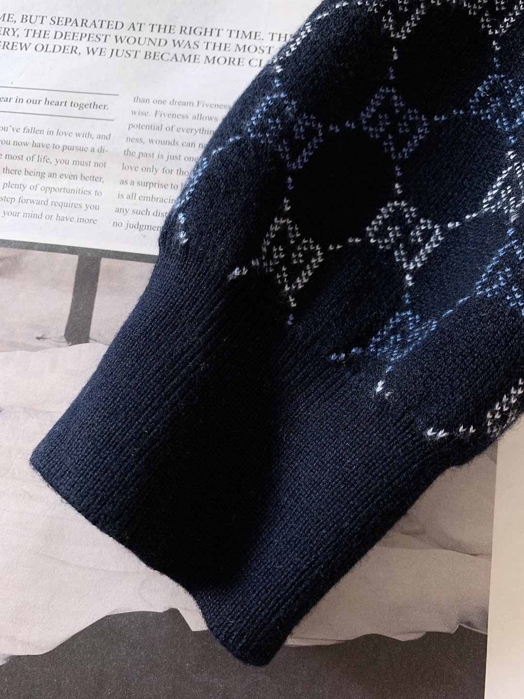 Gucci 古驰 2026SS早春新品双面羊毛GG提花V领开衫。甄选进口高支美利奴双面羊毛针织面料，由细