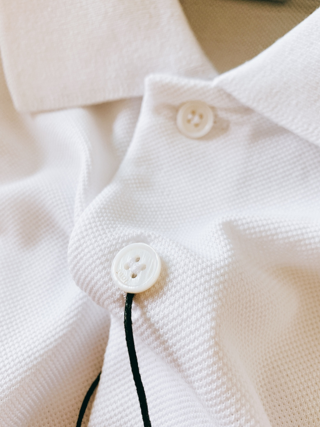 Dior Homme 迪奥·桀傲 2026SS早春新品 四叶草刺绣珠地棉Polo衫。采用进口高支精梳珠地