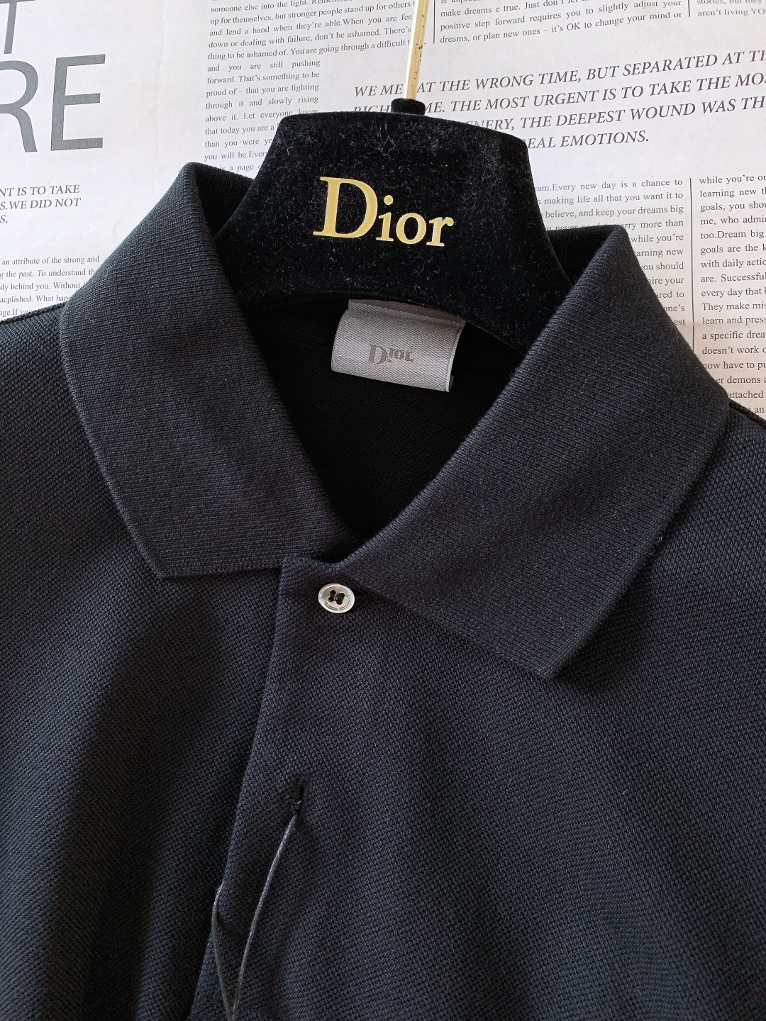 Dior Homme 迪奥·桀傲 2026SS早春新品 四叶草刺绣珠地棉Polo衫。采用进口高支精梳珠地