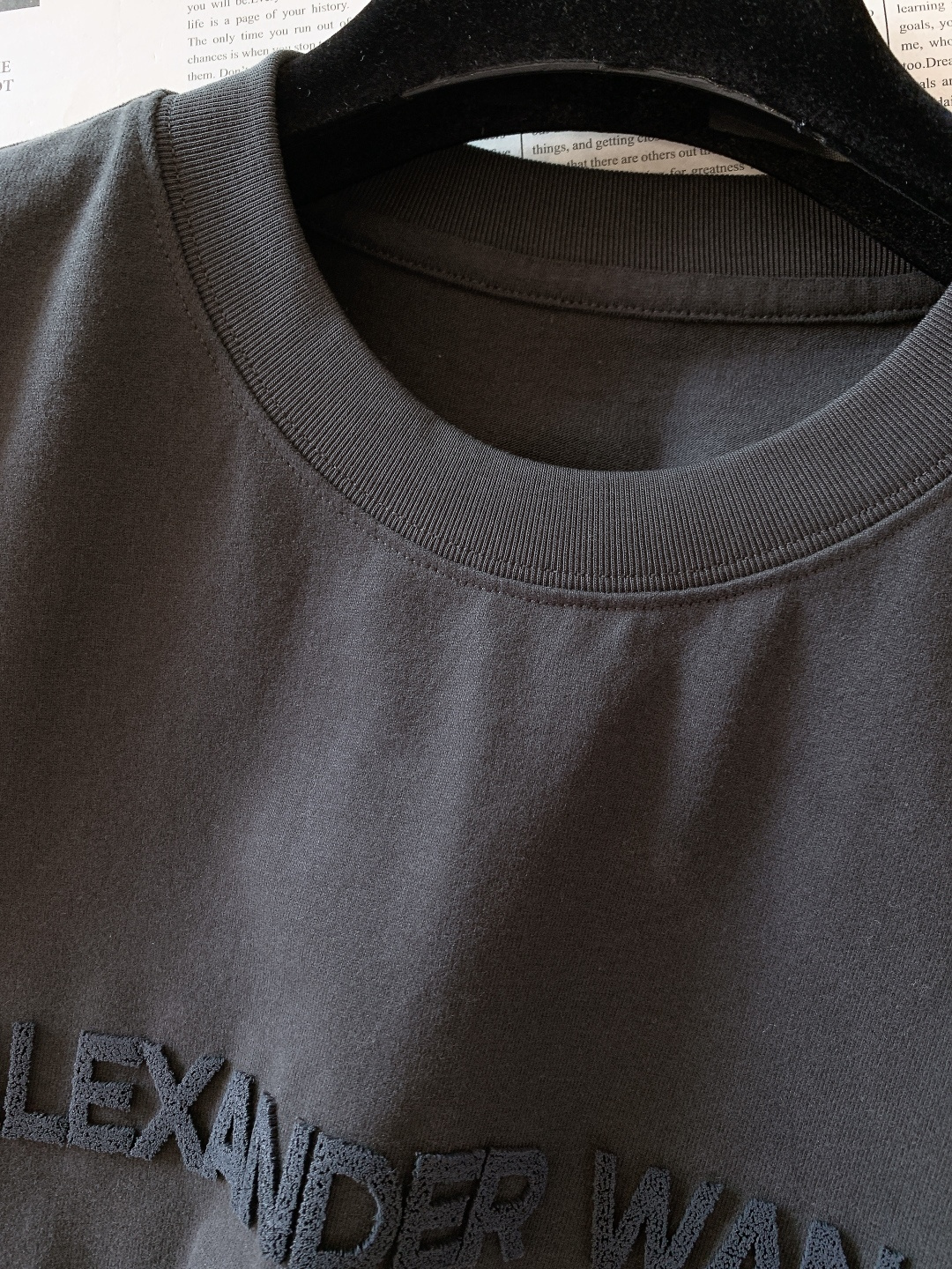 Aalxanderwang亚历山大.王 2026SS早春新品 牙刷绣短袖T恤重磅上新！甄选230g定制高