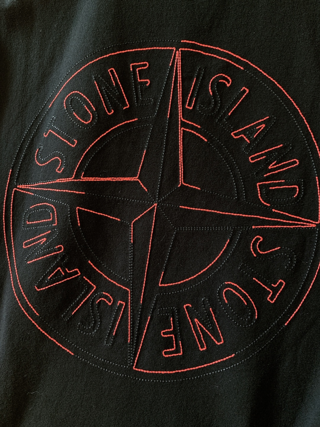 Stone Island 石头岛 2026SS早春新品 刺绣短袖T恤重磅上新！甄选定织高支精梳棉面料，触