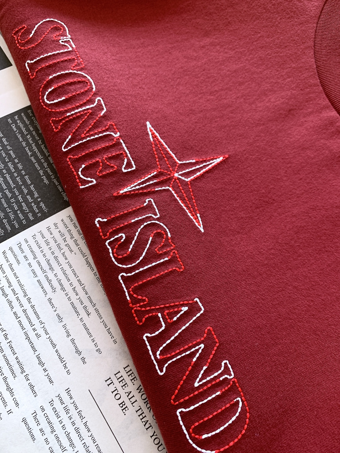 Stone Island 石头岛 2026SS早春新品 刺绣短袖T恤重磅上新！甄选定织高支精梳棉面料，触