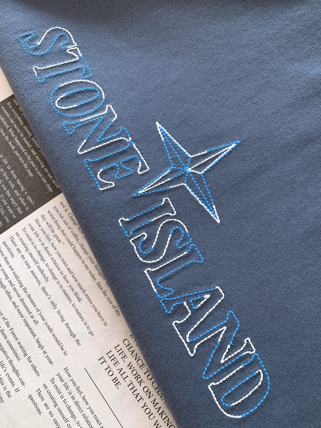 Stone Island 石头岛 2026SS早春新品 刺绣短袖T恤重磅上新！甄选定织高支精梳棉面料，触