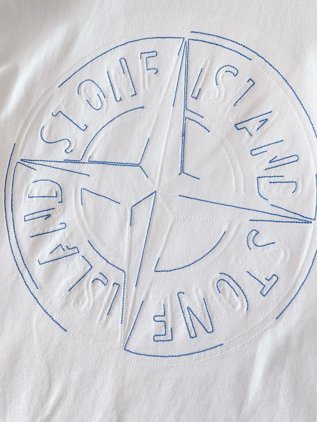 Stone Island 石头岛 2026SS早春新品 刺绣短袖T恤重磅上新！甄选定织高支精梳棉面料，触