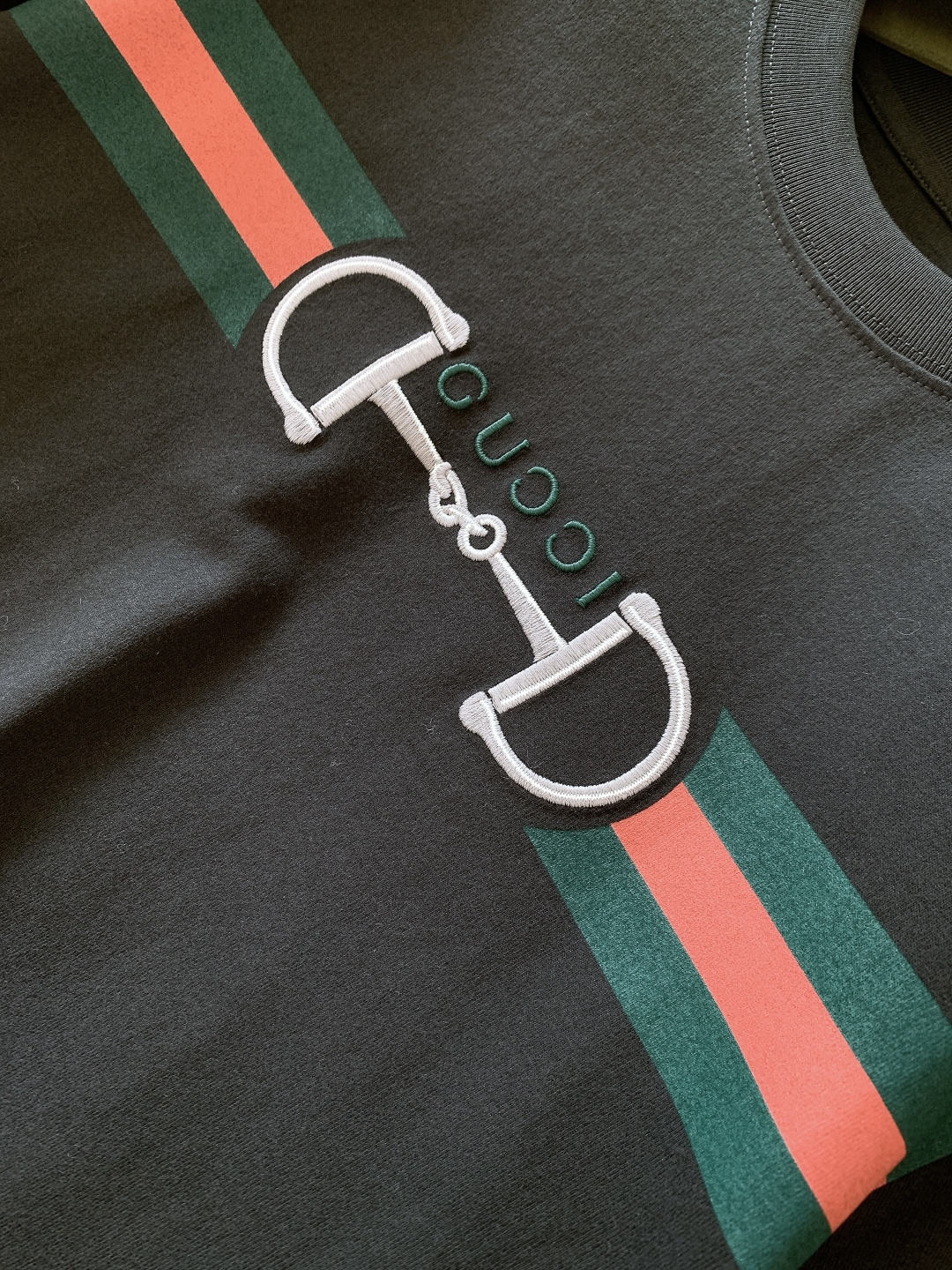 Gucci 古驰 2026SS早春新品马衔扣织带刺绣短袖T恤重磅上新！甄选进口260g高支双股精梳棉面料