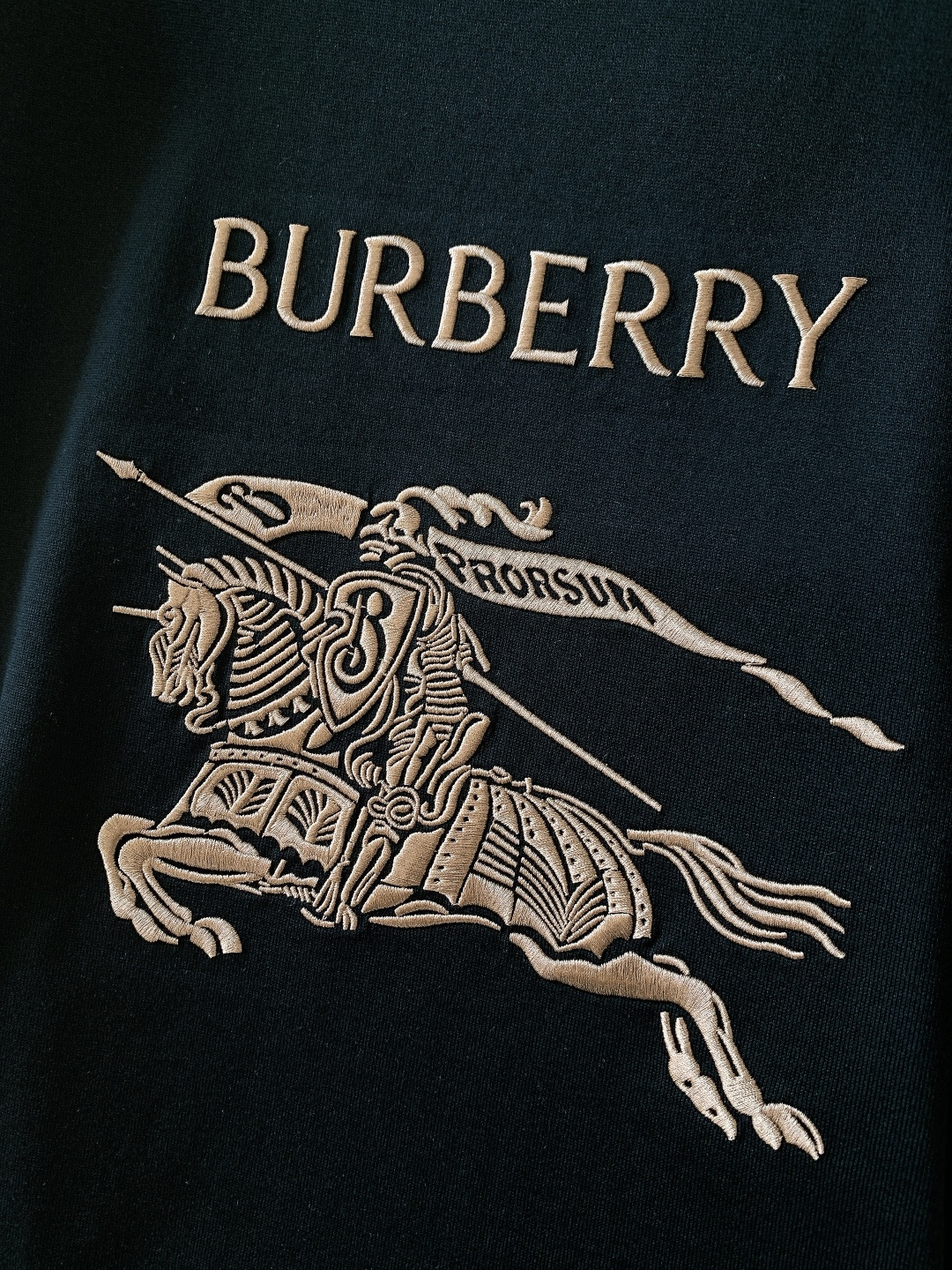Burberry 巴宝莉 2026SS早春新品 骑士刺绣T恤重磅上新！进口高支棉料，酵素洗工艺软乎乎超亲