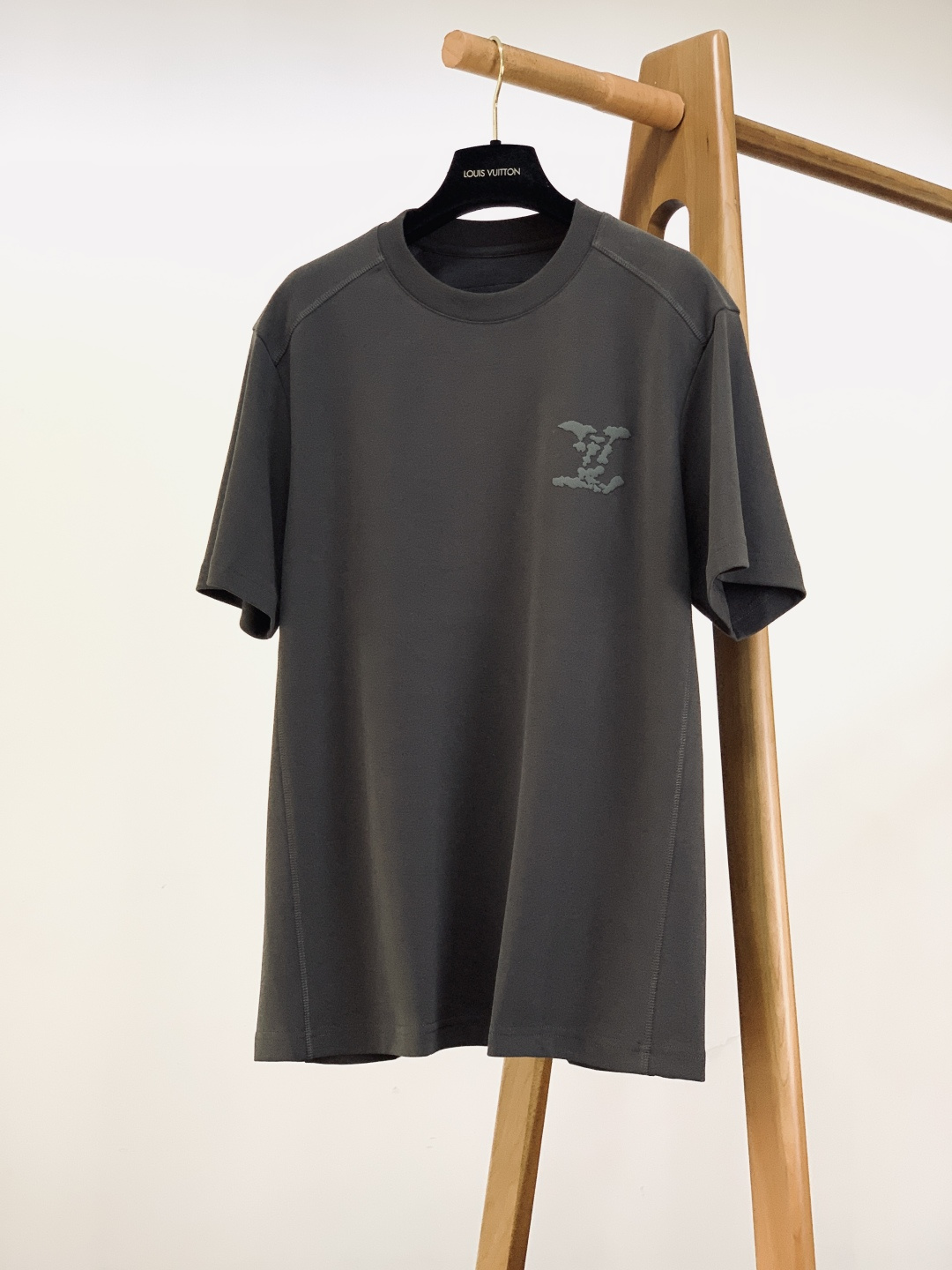 ⚠️🌾LouisVuitton 路易威登 2026SS早春新品云朵压印Logo短袖T恤。280g高支高密