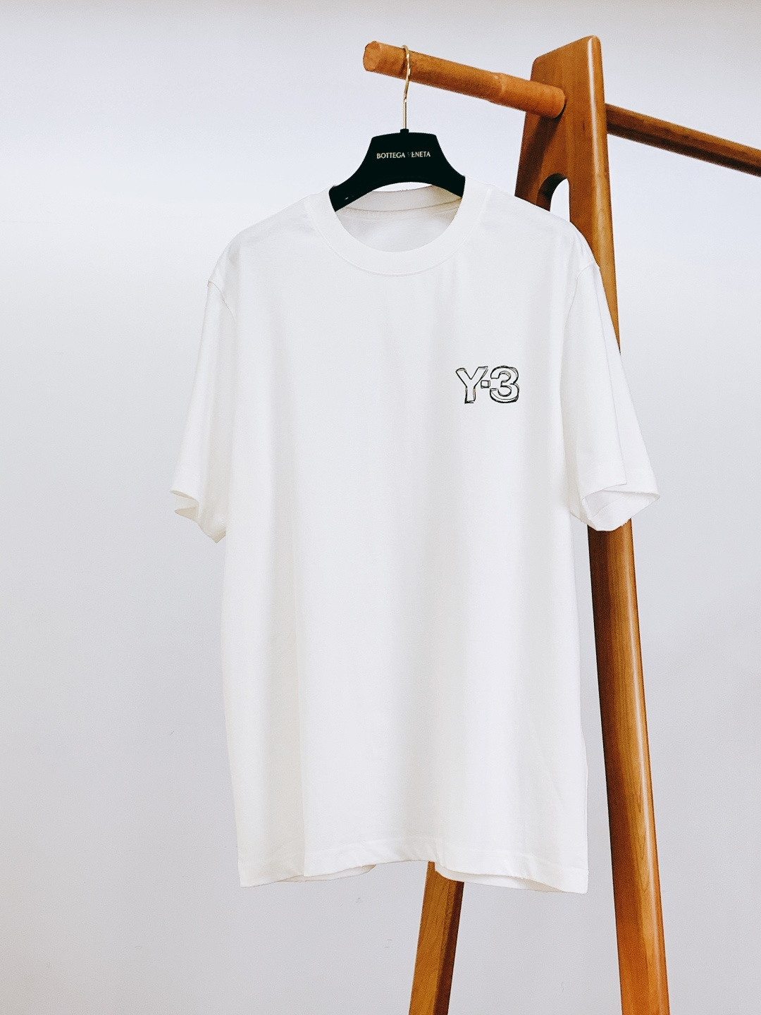 ⚠️🌾Y-3 山本耀司 2026SS早春新品涂鸦印花短袖T恤。260g双纱纯棉面料，挺括有型不软塌，亲肤