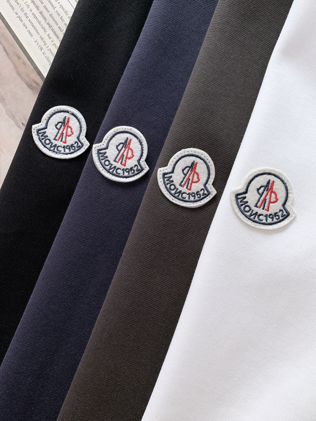 ⚠️🌾Moncler 蒙口 2026SS早春新品 经典T恤，一件顶三件的硬核质感210g重磅高支棉，丝光