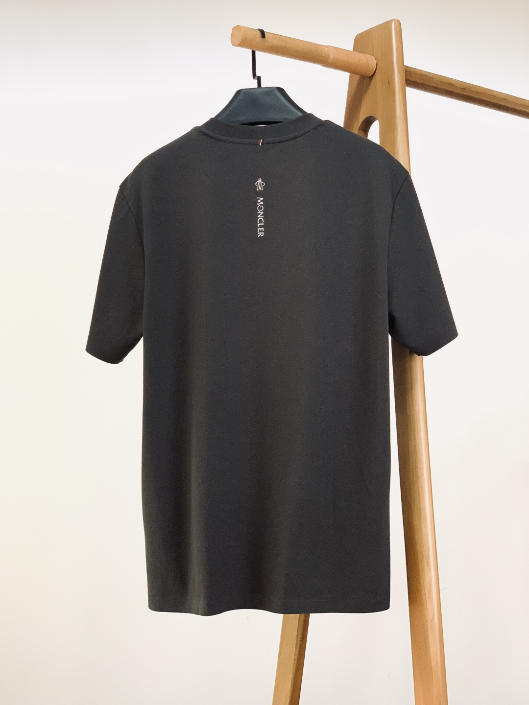 ⚠️🌾Moncler 蒙口 2026SS早春新品 经典T恤，一件顶三件的硬核质感210g重磅高支棉，丝光