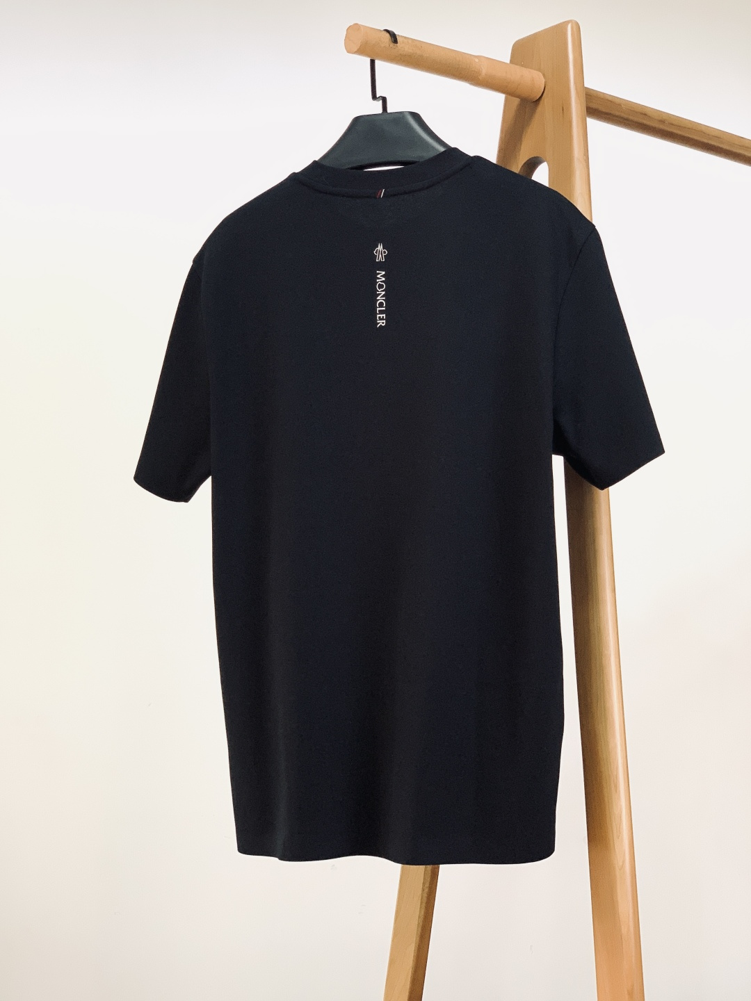 ⚠️🌾Moncler 蒙口 2026SS早春新品 经典T恤，一件顶三件的硬核质感210g重磅高支棉，丝光