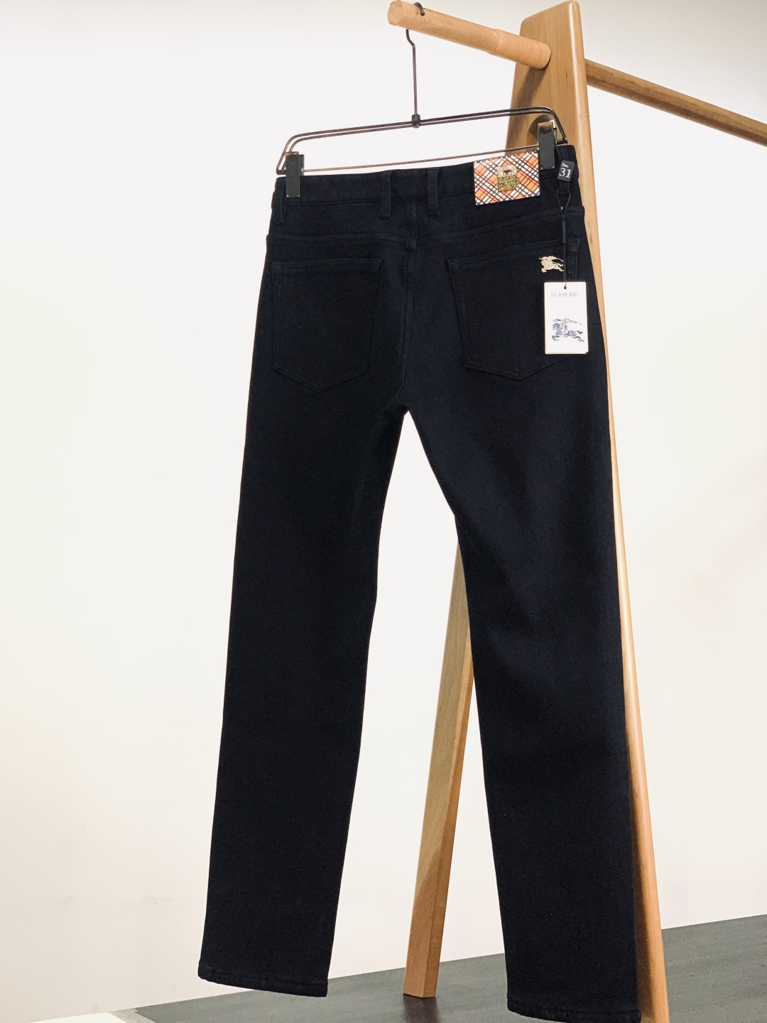 ⚠️🌾Burberry 巴宝莉 2026SS早春新品 休闲加绒牛仔裤，一条过冬的英伦硬核之选。高密牛仔+