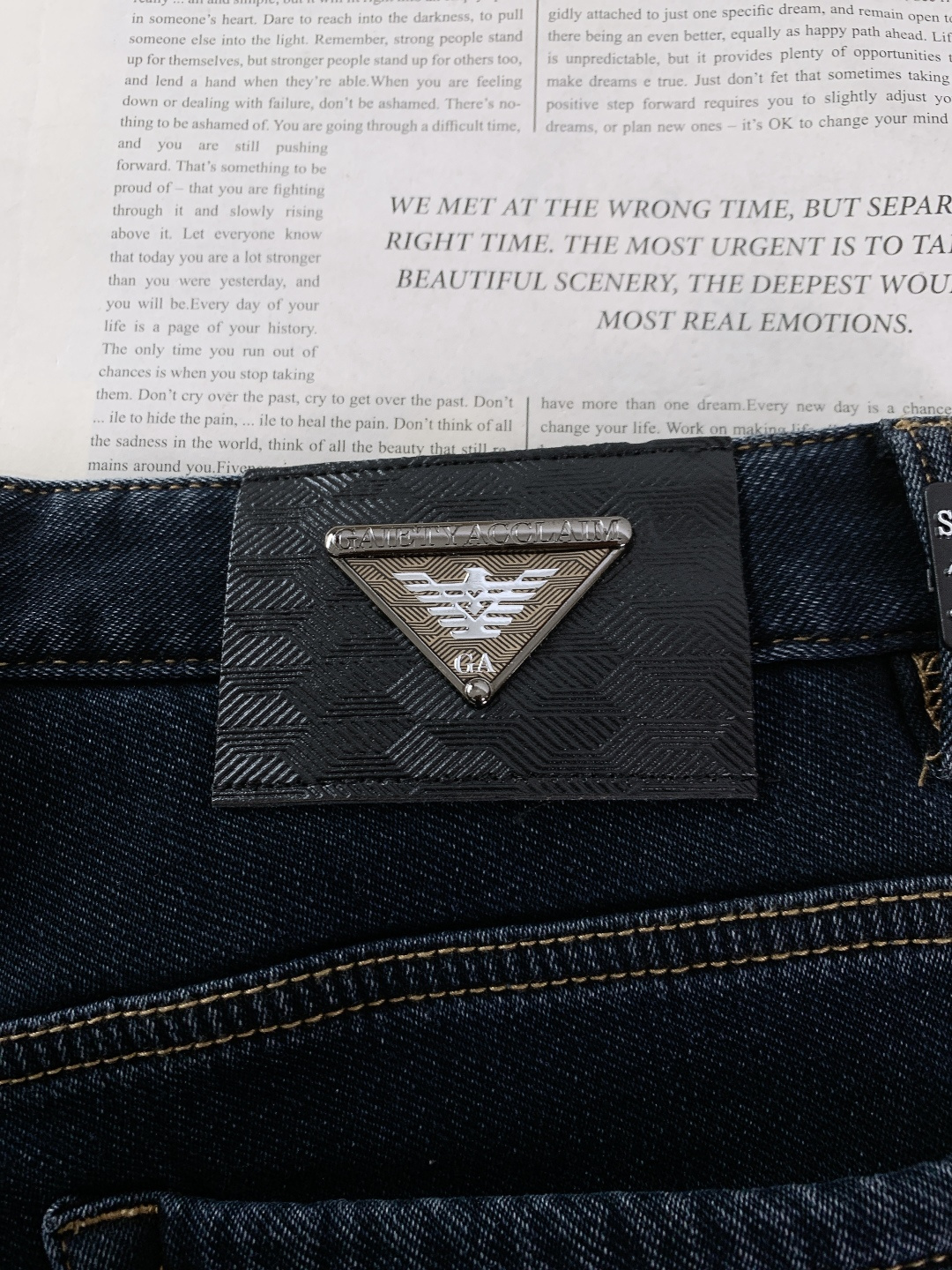 ⚠️🌾EmPorio Armani 阿玛尼 2026SS早春新品 休闲加绒牛仔裤，一条过冬的硬核选择。酵