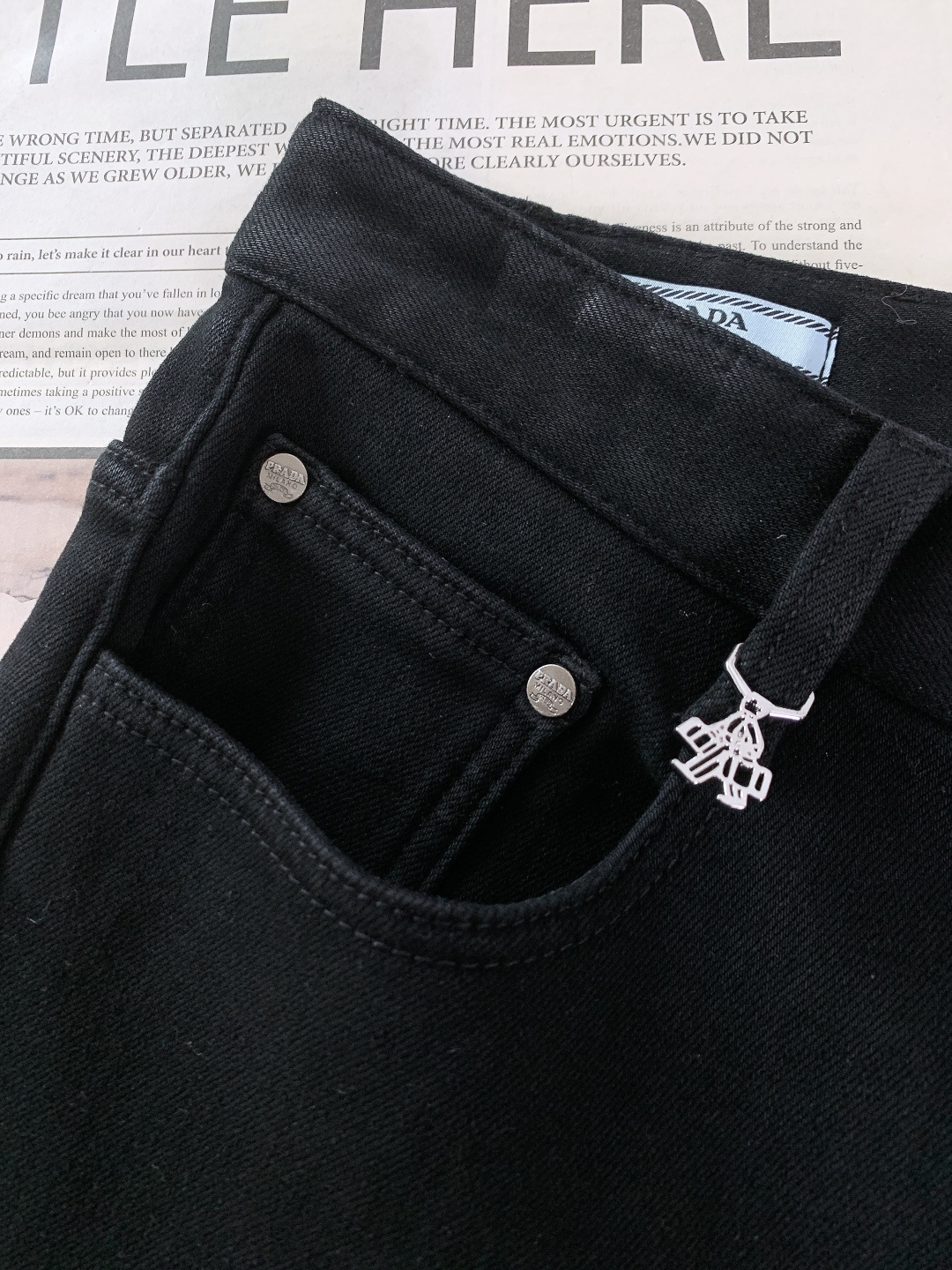 ⚠️🌾Prada 普拉达 2026SS早春新品 休闲加绒牛仔裤，一条过冬的意式硬核之选高密牛仔+加厚一体