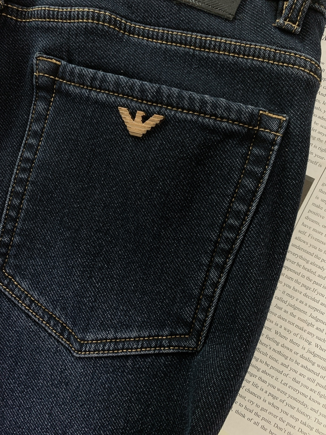 ⚠️🌾EmPorio Armani 阿玛尼 2026SS早春新品 休闲加绒牛仔裤，一条过冬的硬核选择。酵