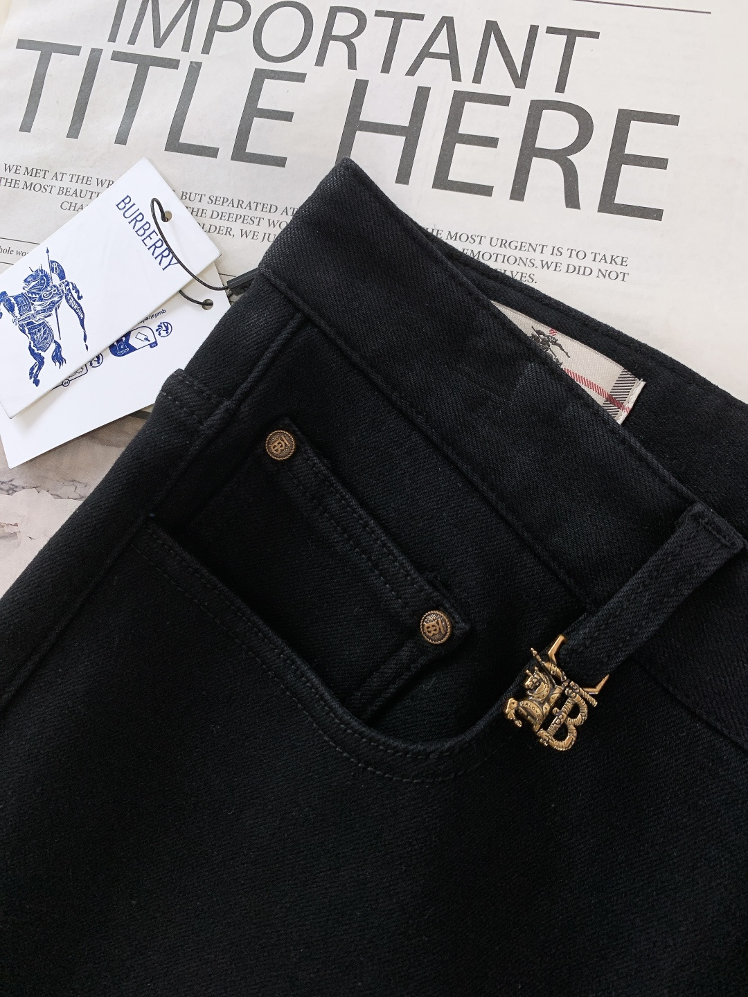 ⚠️🌾Burberry 巴宝莉 2026SS早春新品 休闲加绒牛仔裤，一条过冬的英伦硬核之选。高密牛仔+