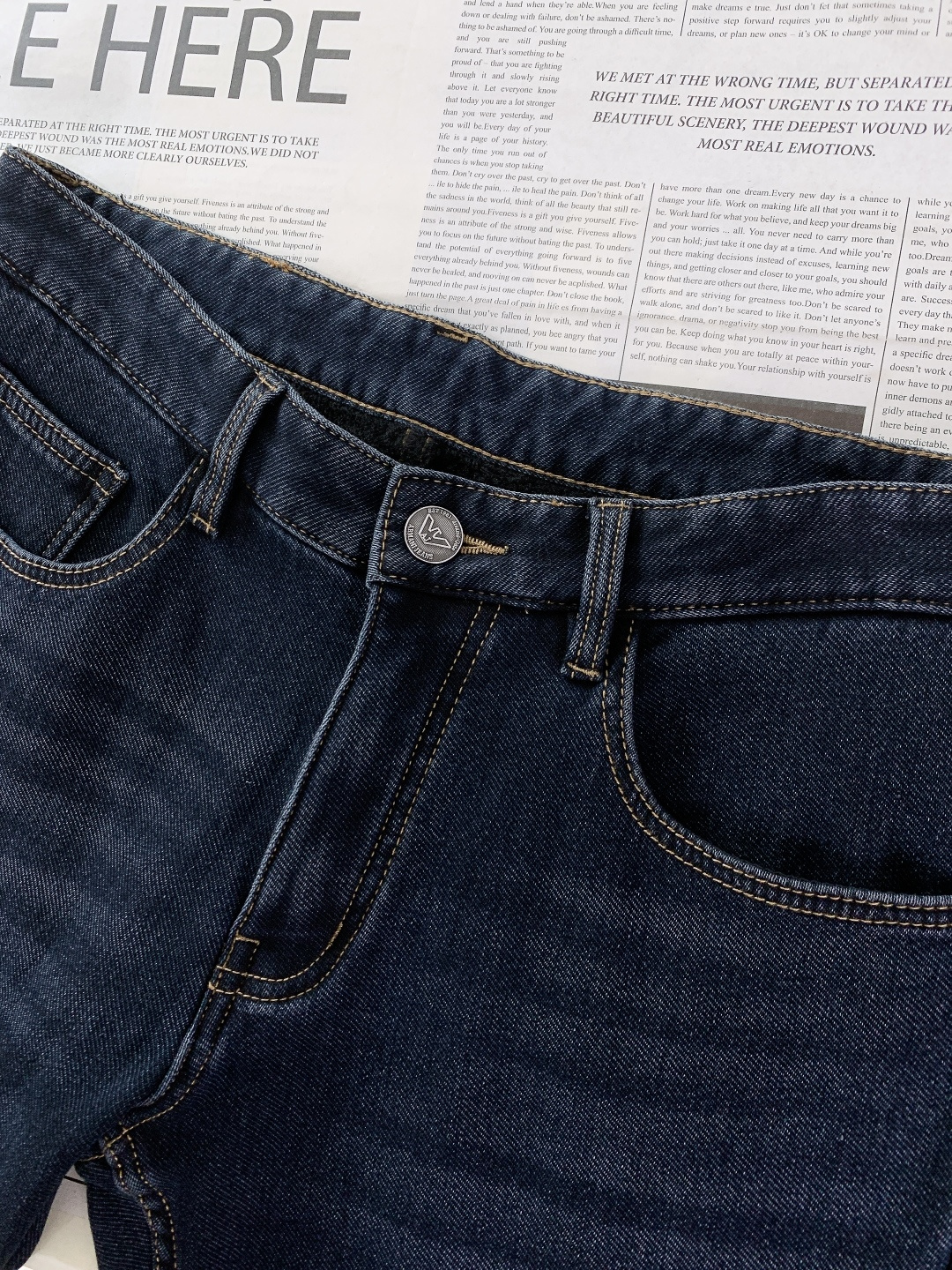 ⚠️🌾EmPorio Armani 阿玛尼 2026SS早春新品 休闲加绒牛仔裤，一条过冬的硬核选择。酵