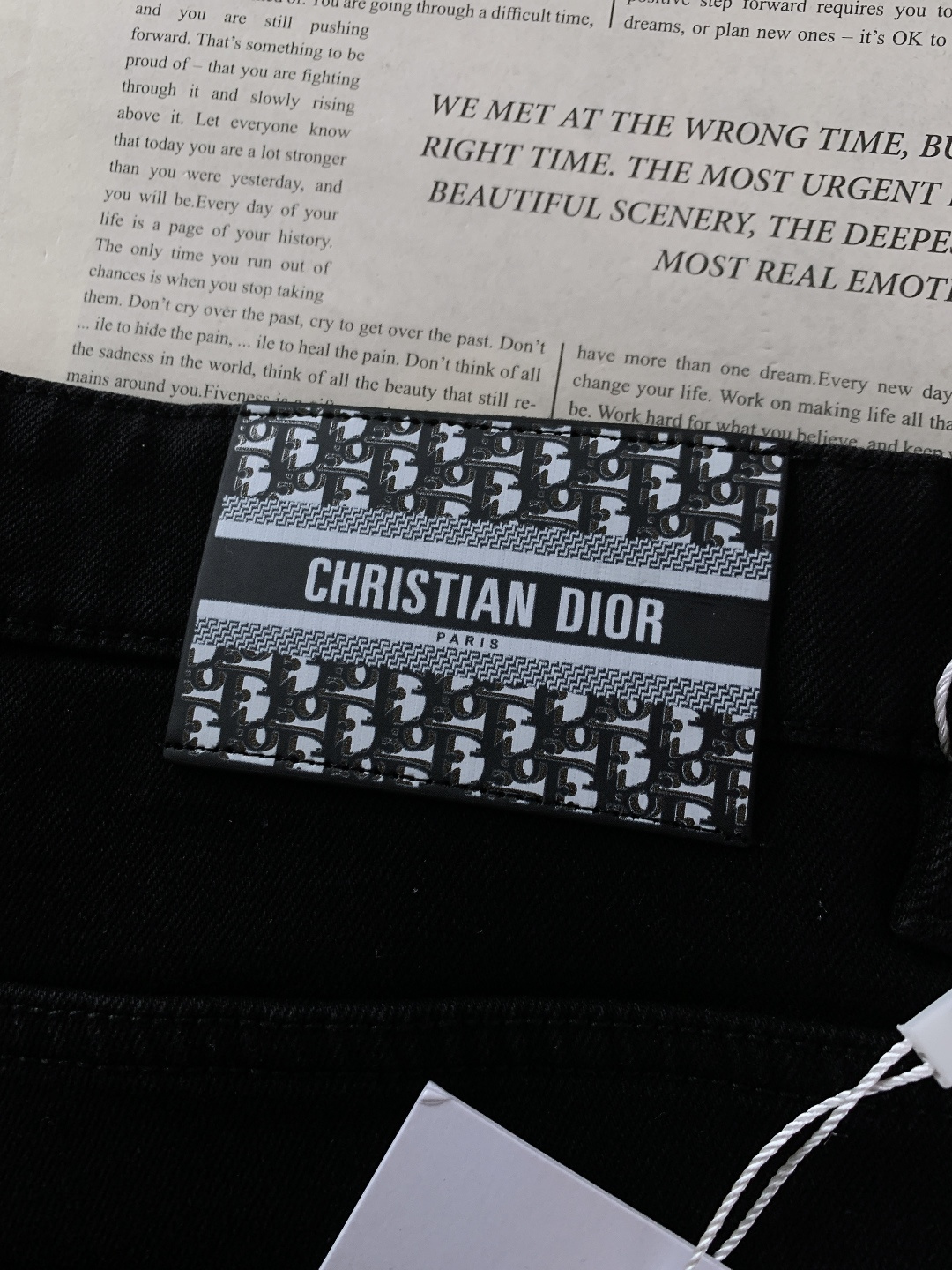 ⚠️🌾Dior Homme 迪奥·桀傲 2026SS早春新品 休闲加绒牛仔裤，一条过冬的法式硬核之选。高