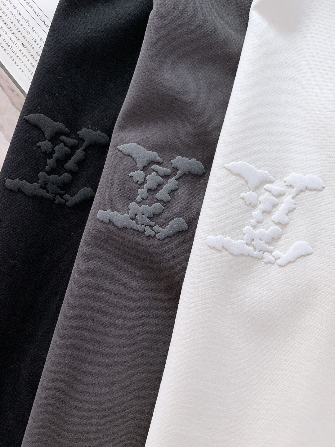 ⚠️🌾LouisVuitton 路易威登 2026SS早春新品云朵压印Logo短袖T恤。280g高支高密