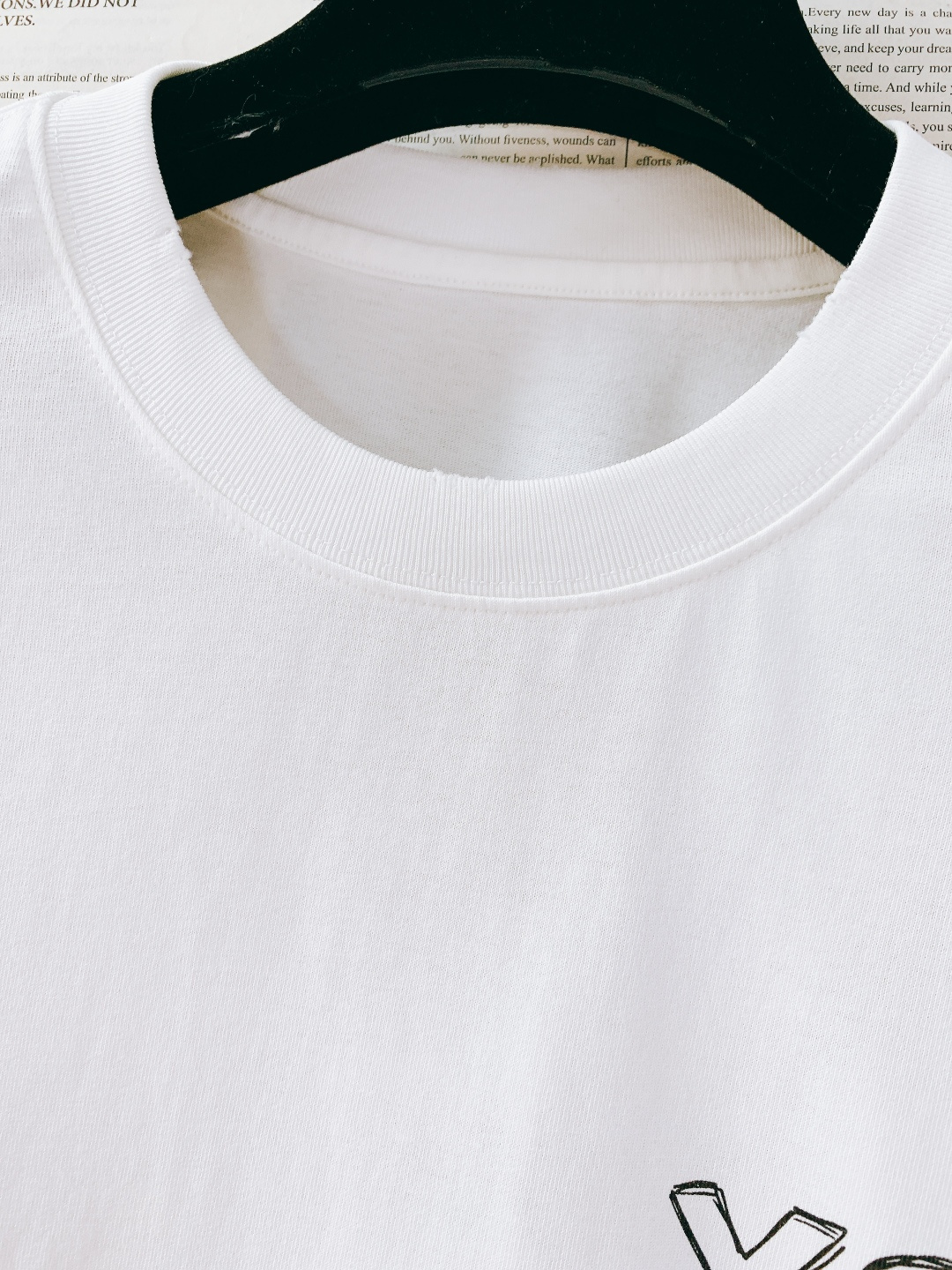 ⚠️🌾Y-3 山本耀司 2026SS早春新品涂鸦印花短袖T恤。260g双纱纯棉面料，挺括有型不软塌，亲肤